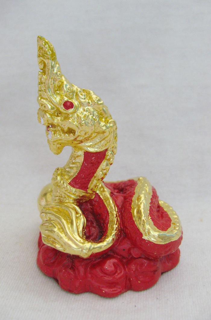 องค์พญานาคสีแดง สูง7ซม. เนื้อทองเหลืองลงสี(ตั้งบูชาหน้ารถ)พร้อมใบคาถาค่ะ