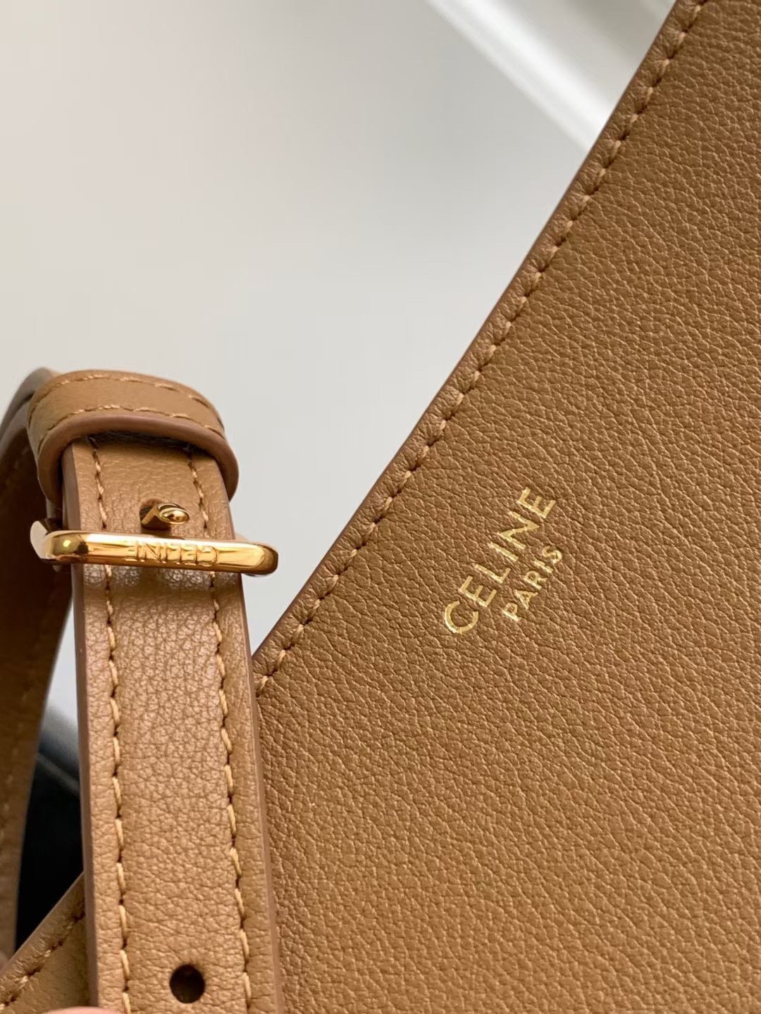 MEDIUM CELINE NINO BAG IN SUPPLE กระเป๋าสะพายหูจับในตัว แบรนด์หรู ดีไซส์คล่องตัว เกรดออริ สลับแท้ 1:1 ใช้งานต่างประเทศได้