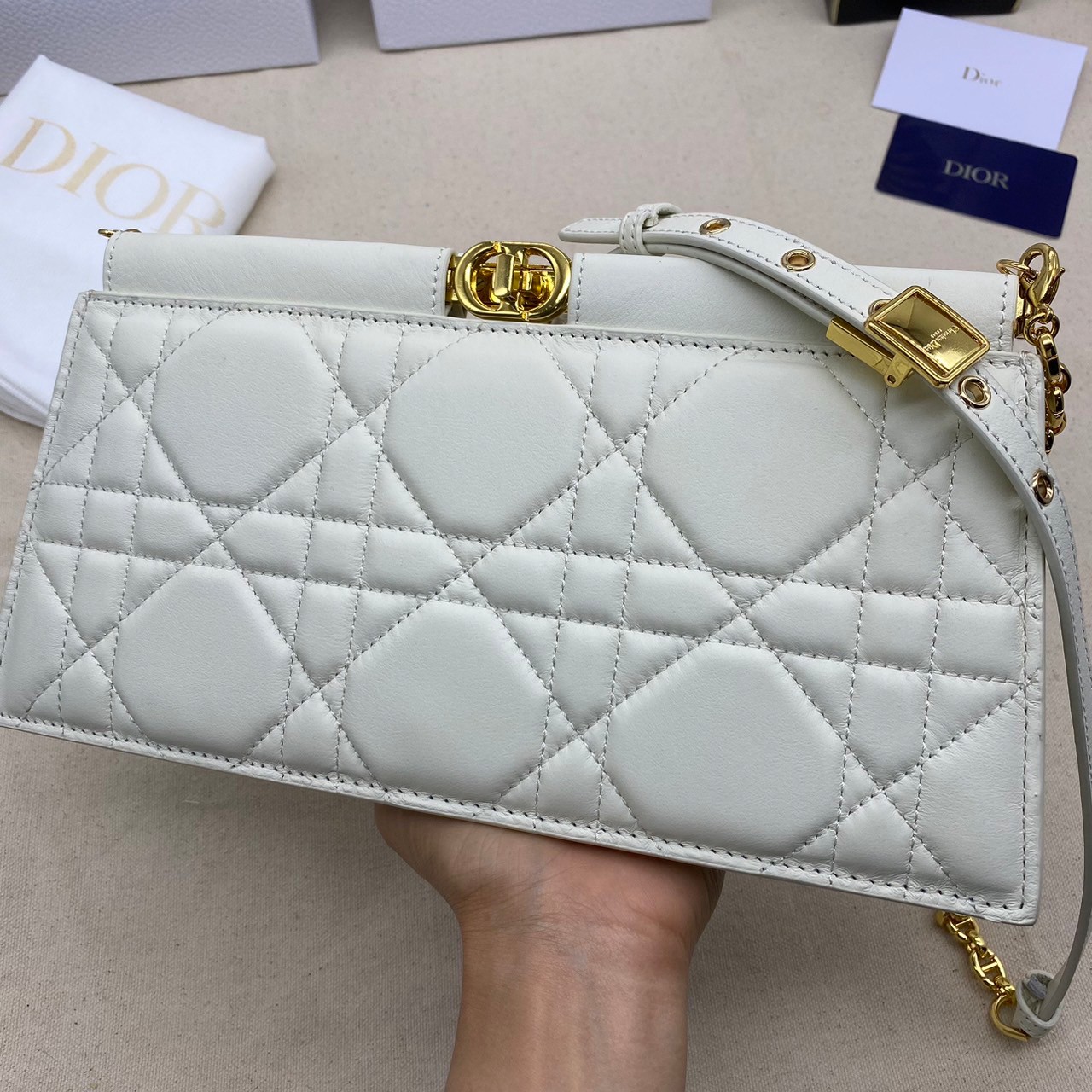 Dior Caro Colle Noire Clutch with Chain Cannage / DIOR Clutch / DIOR BAG พร้อมส่ง 4 สี กระเป๋าสะพายทรงคลัท ดีไซน์เรียบหรู ดูแพง รุ่นนี้คือ ถือแล้วผู้ดีมากค่ะ
