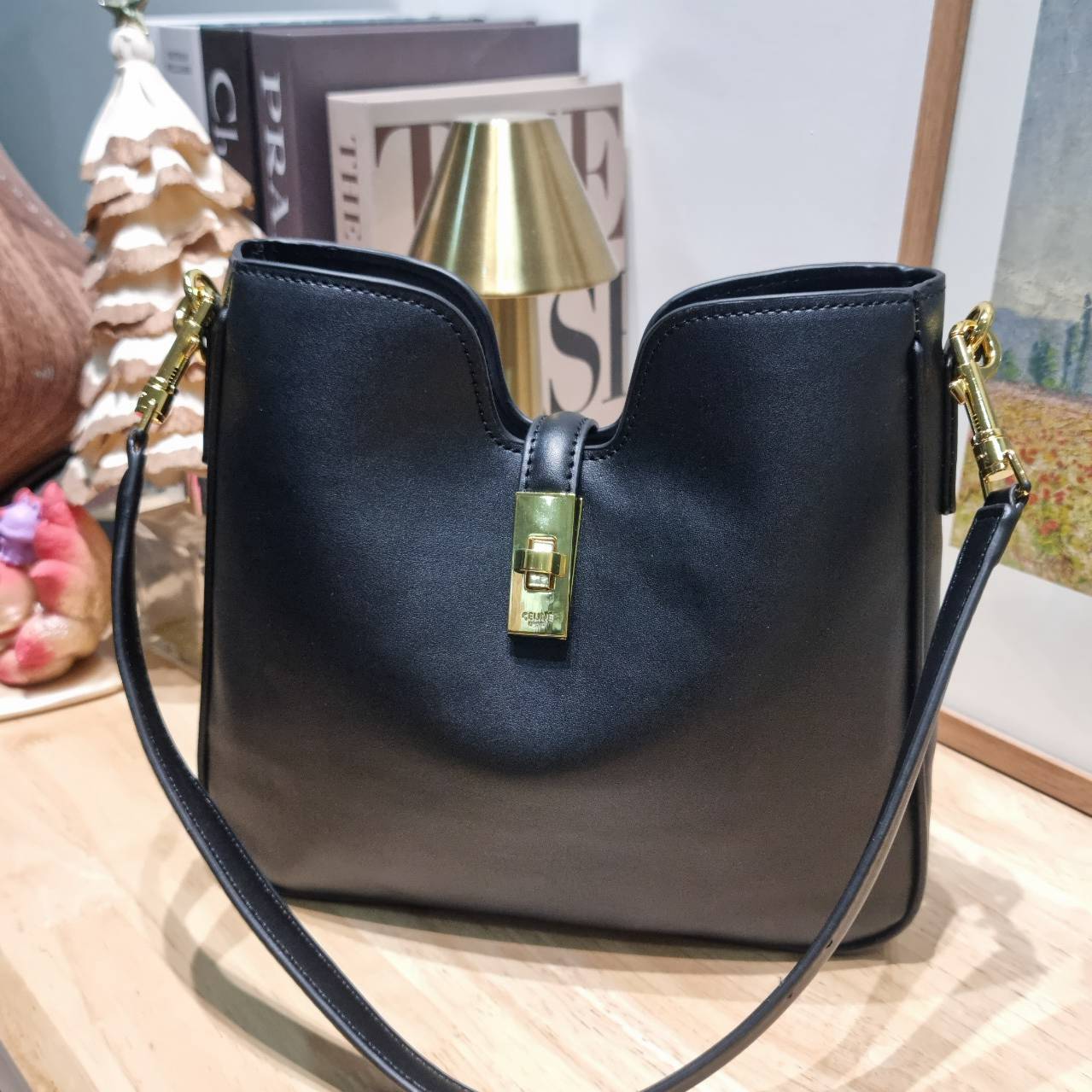 CELINE small camille soft bag มาแรงมาก! กับกระเป๋าที่ตัวแม่ใช้กันเยอะสุดๆ แม่ชมเอย อินฟลูดังๆมีใช้กันครบ ด้วยรูปทรงยอดนิยม