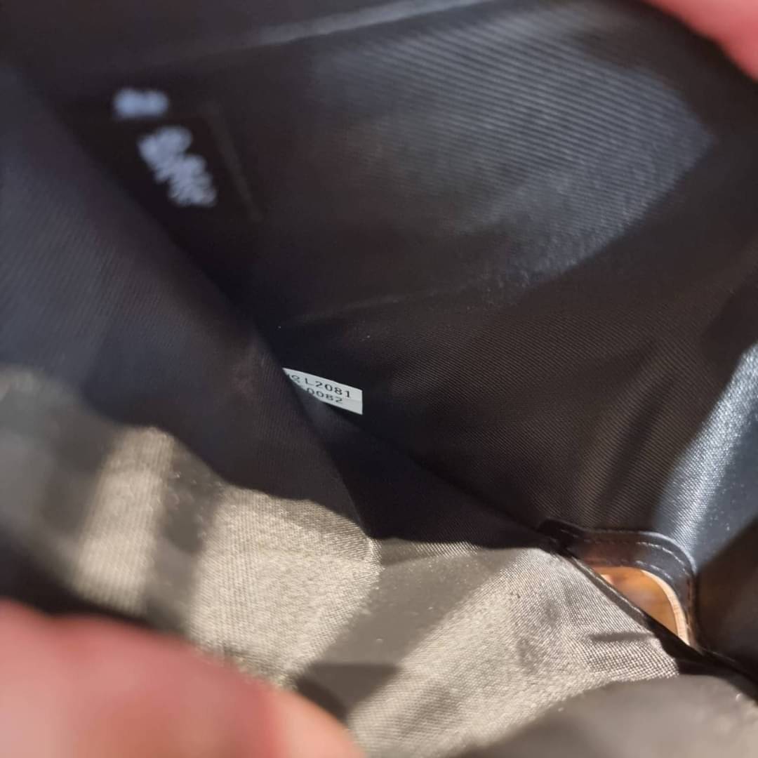 COACH C0082 MEDIUM CORNER ZIP WALLET IN SIGNATURE CANVAS ดีไซน์ใหม่ล่าสุด!! กระเป๋าสตางค์ใบกลาง 👛 ขนาดกำลังเหมาะมือ วัสดุหนังแคนวาสเคลือบลาย ดูแลรักษาง่าย มีช่องใส่บัตรและธนบัตรครบ และช่องซิปแยกไว้ใส่เหรียญ ครบเซ็ทแบบนี้เหมาะส่งต่อเป็นของขวัญที่สุ