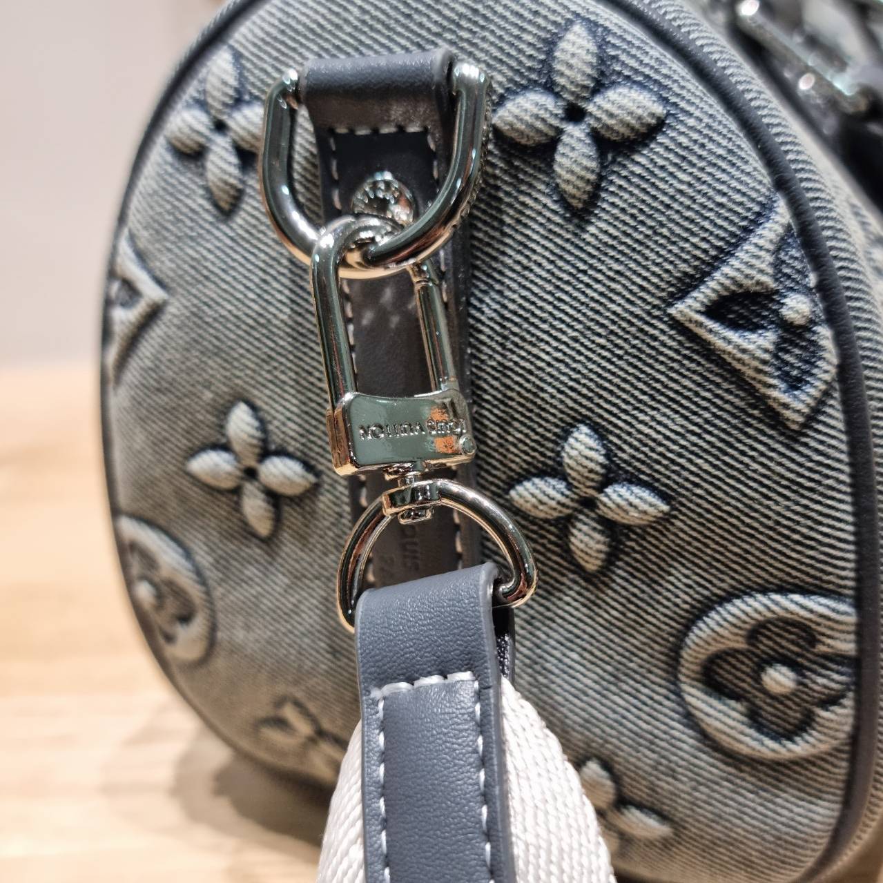 LV bandouliere 25 washed denim monogram keepall bag ใหม่ล่าสุด กับกระเป๋าทรงหมอนสุดฮิต ที่มาในรูปแบบ washed denim สวยคลาสสิค ดูแพงสุดๆ