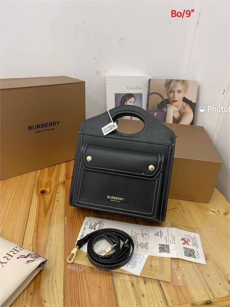 BURBERRY POCKET TOTE HANDBAG / BURBERRY FRAGRANCES CROSSBODY BAG ดีไซน์สวยหรูอยู่ทรง