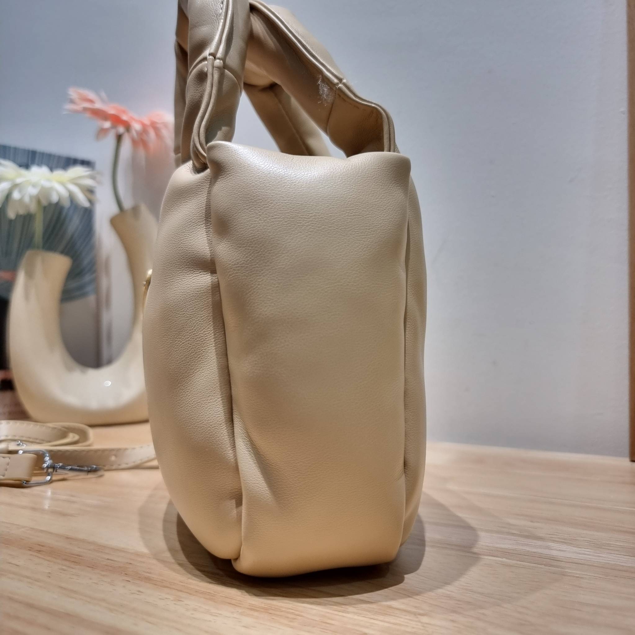 PRADA Small padded Soft nappa-leather bag พร้อมส่ง 4 สี น้องใหม่ล่าสุด กับคอลเลคชั่นที่ทำออกมาตอบโจทย์ได้ทุกไลฟ์สไตล์