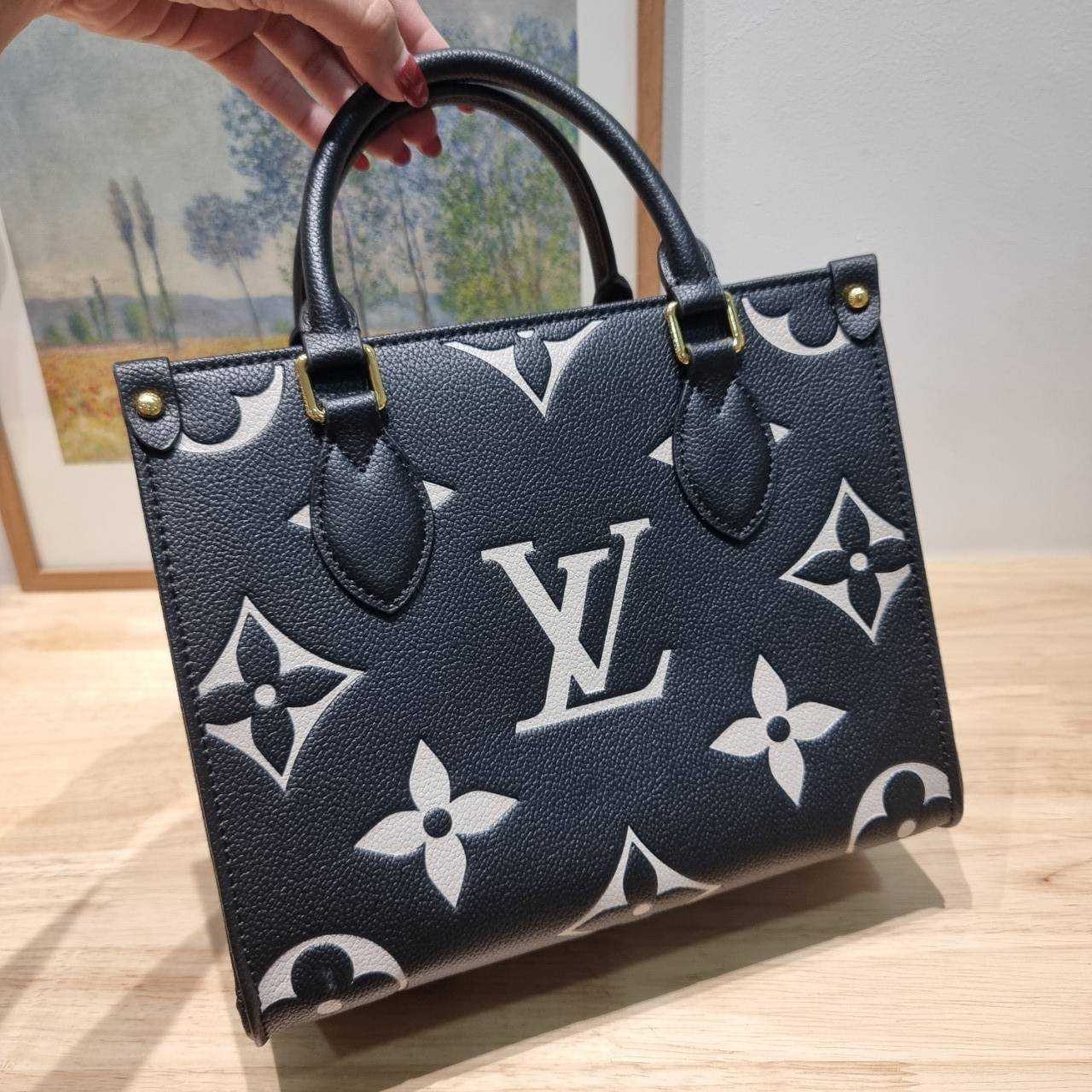 LV OnTheGo PM bag / LV on the go pm bicolor tote bag กระเป๋าทรงโท้ทที่ใครเห็นต้องเป็นคลั่งรัก ยอดฮิต คลาสสิค ผู้ดี หรูหราได้ทุกลุค ทุกสไตล์ เกรดวีไอพี ไฮเอน 1:1 ใช้งานต่างประเทศได้