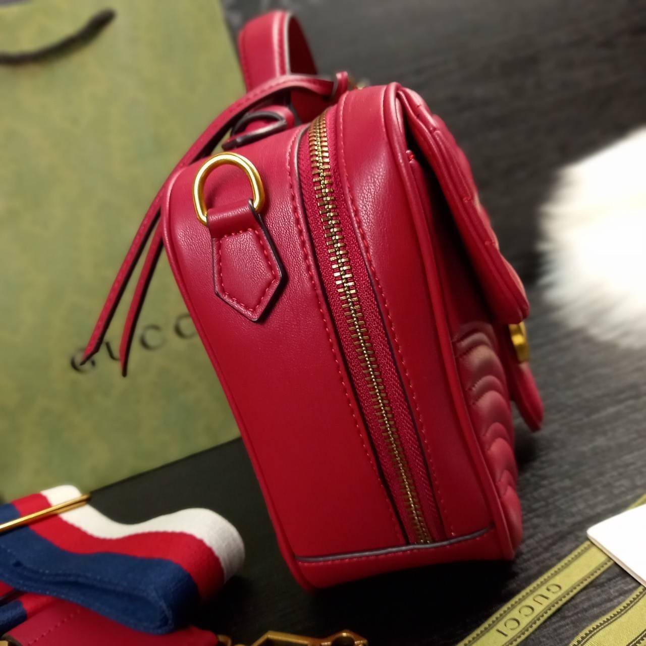 VIP GUCCI GG MARMONT TOP HANDLE SHOULDER BAG / BOLSA GG MATELASSE กระเป๋าถือ กระเป๋าสะพาย คอลเลคชั่นสุดหรู มาพร้อมสายสปอร์ตสะพายยาว สามารถปรับระดับได้ ถอดได้ เป็นอีกรุ่นที่โดดเด่นมากๆ การใช้งานคล้องตัวสุดๆ โดดเด่นด้วยโลโก้ GG ขนาดใหญ่เป็นเอกลักษณ์