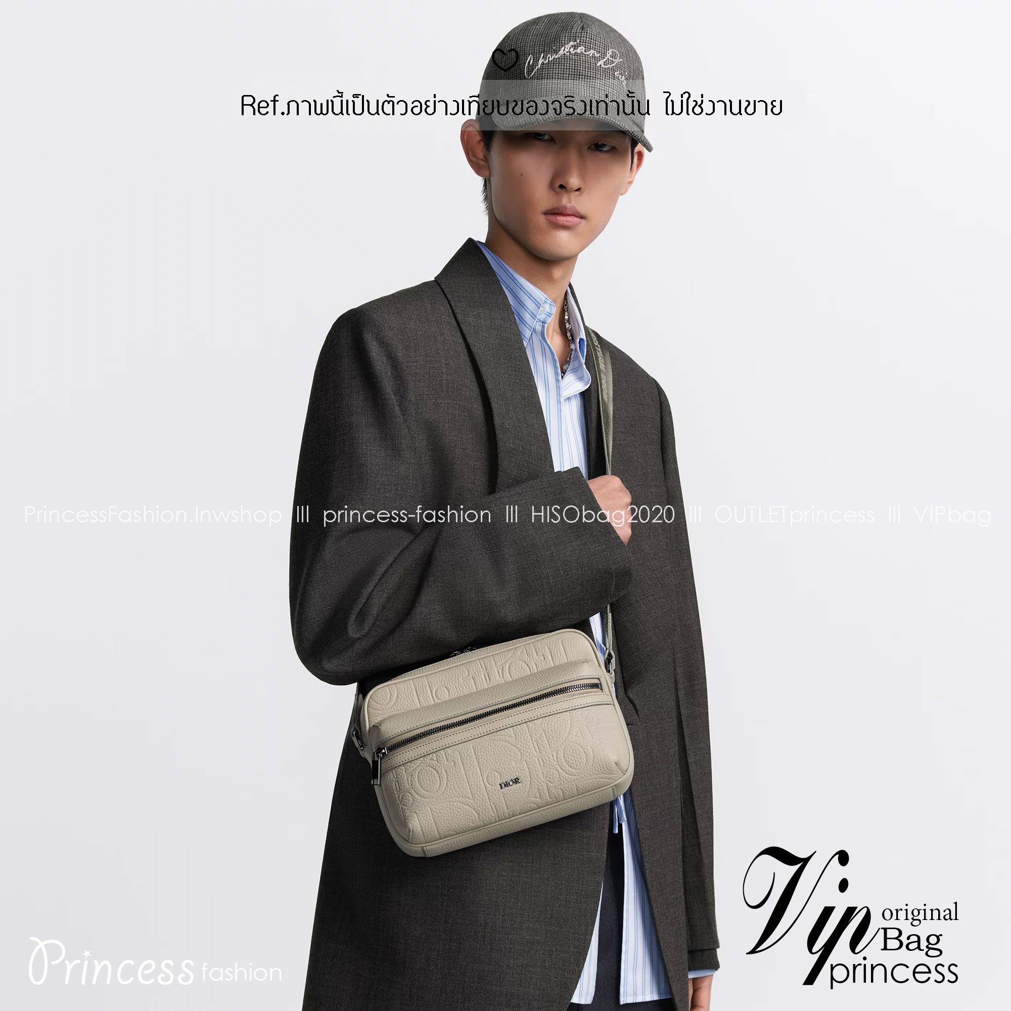DIOR Messenger Bag with Flap กระเป๋าสะพายทรงแมสเซ็นเจอร์ รูปทรงใหม่ทันสมัย ปั้มลายแบรนด์สง่างามเหนือกาลเวลา ใหม่ล่าสุด ไอเท็มที่หนุ่มๆต้องไม่พลาด -- [รับตัวแทนกระเป๋า]