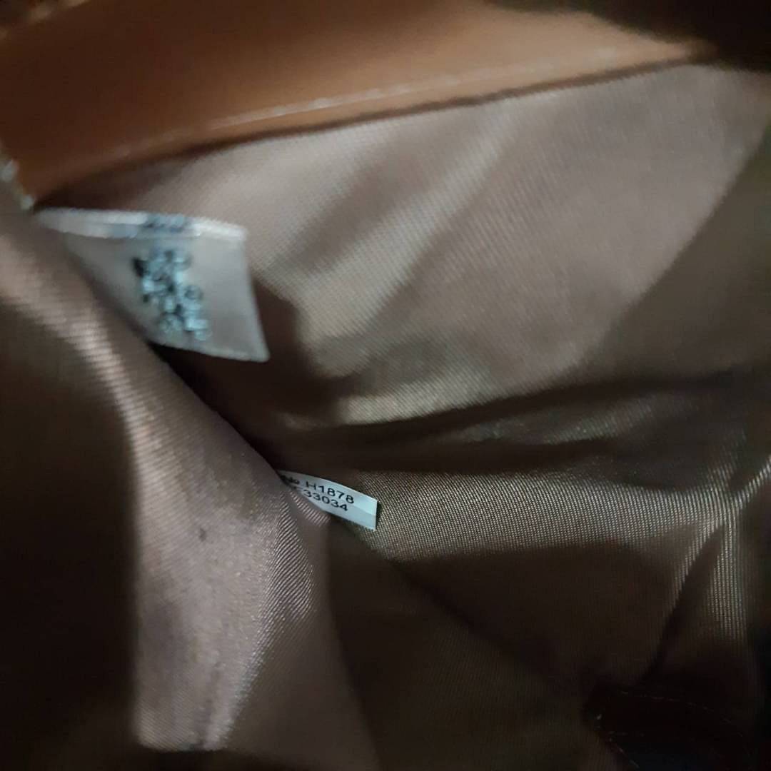 COACH F33034 MEDIUM CORNER ZIP WALLET IN COLORBLOCK SIGNATURE CANVAS กระเป๋าสตางค์ใบกลาง 👛 ขนาดกำลังเหมาะมือ วัสดุหนังแคนวาส ดูแลรักษาง่าย มีช่องใส่บัตรและธนบัตรครบ