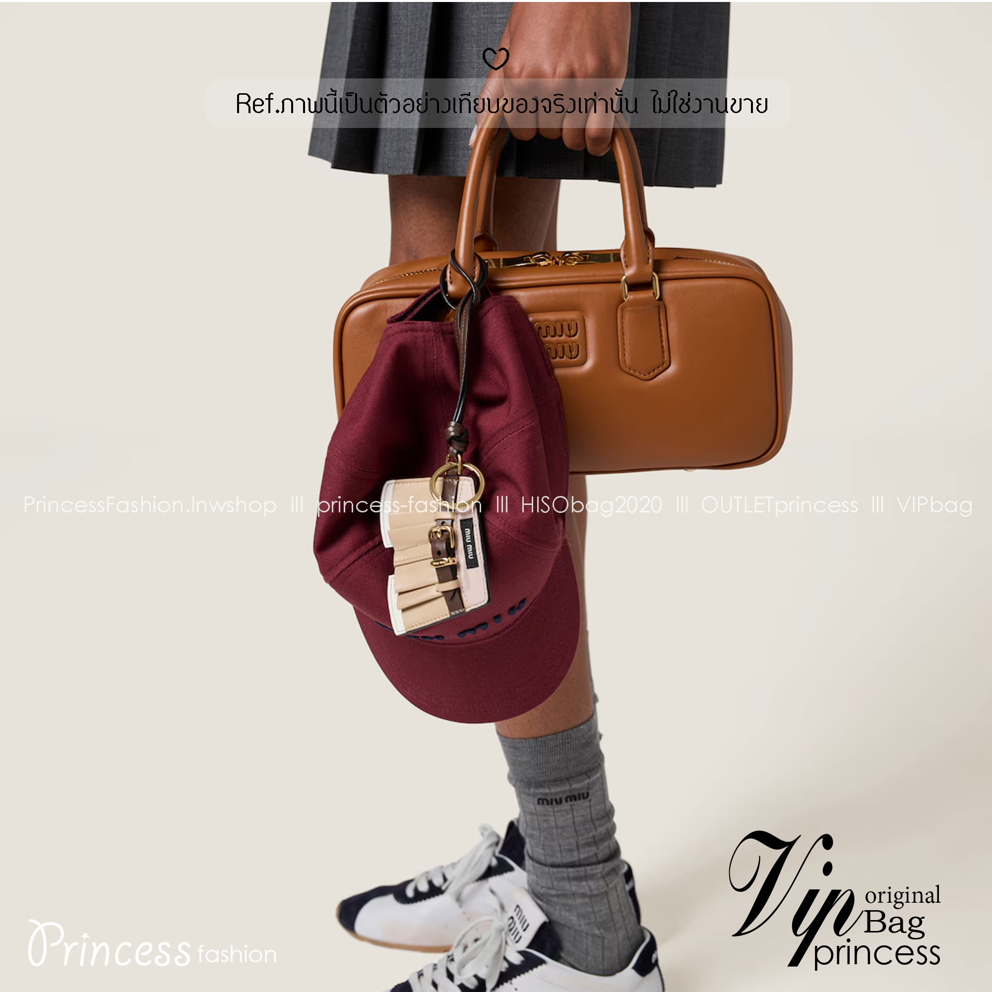 MIU MIU Arcadia leather bag กระเป๋าถือ/สะพายสุดชิคมากในตอนนี้ ดีไซน์เรียบแต่มากมีอยู่จริง สวยดูแพง แมทชุดได้ง่ายสุด มินิมอลมินิใจ หูจับในตัวง่ายและสะดวกพกพา มาพร้อมสายสะพายข้างให้อีก