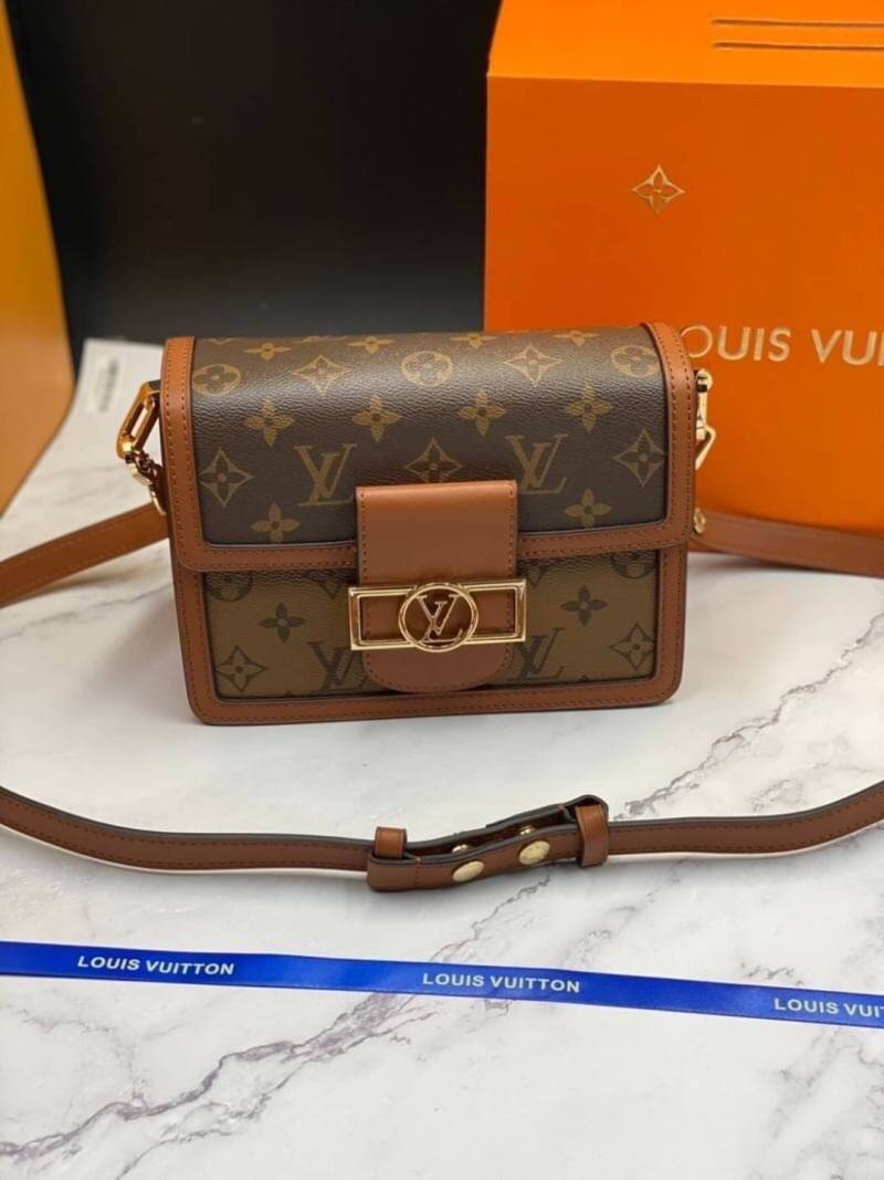 VIP GIFT 】หนังแท้ LOUIS VUITTON DAUPHINE MINI LEATHER HANDBAG - BROWN 20cm