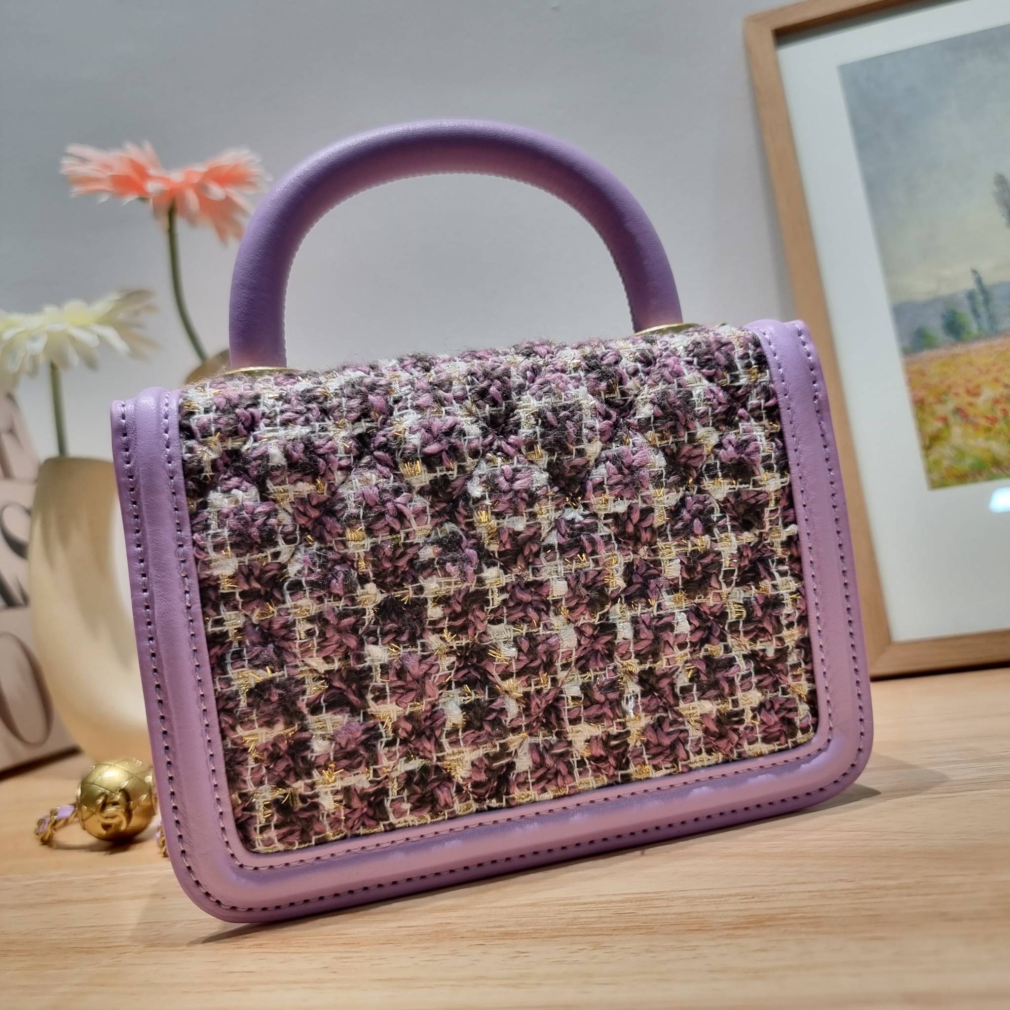 Chanel tweed mini flap bag / Chanel mini top handle กระเป๋าสะพายงานผ้าทวิตเอกลักษณ์เฉพาะของแบรนด์ งานสวยเป๊ะ มาพร้อมสายยาวถอดออกถือสวยๆเริ่ดๆ คิวท์มาก!! ดีเทลน่ารักเพียบ!!