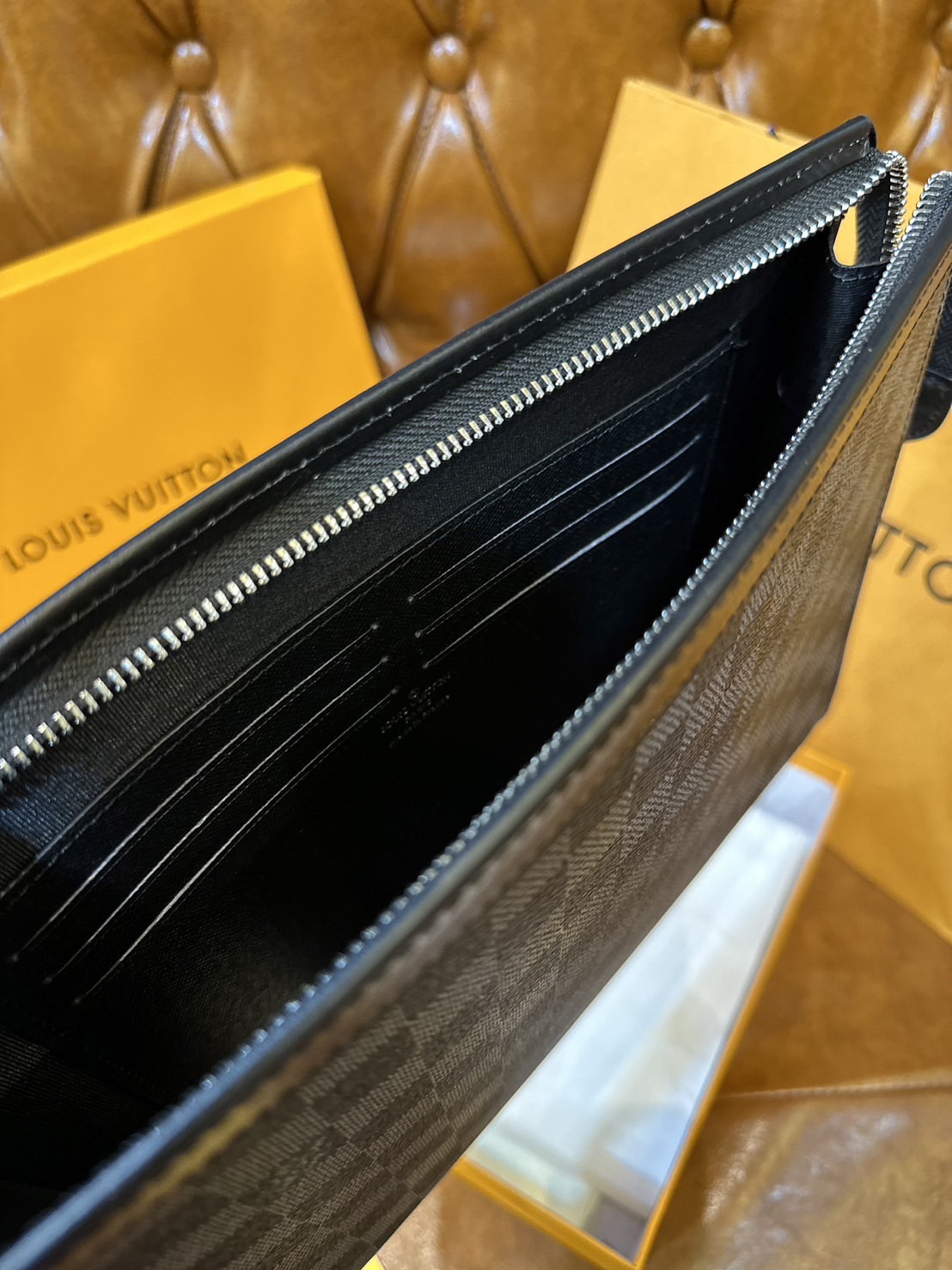 LV Pochette Voyage MM / LV Clutch กระเป๋าถือทรงคลัช ทรงพอช เกรดออริ สลับแท้ 1:1 ใช้ต่างประเทศได้ ใช้ได้ทั้งชายหญิง