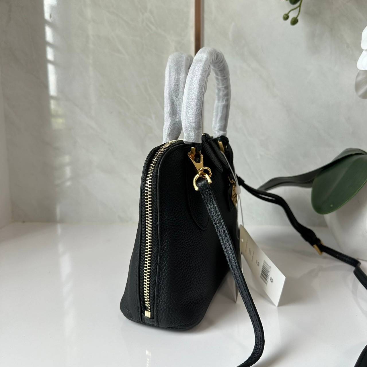 TORY BURCH MINI PEBBLED SWING BAG / Tory Mini Swing Bag in Pebbled Leather / T Monogram Jacquard Swing Bag กระเป๋าสะพาย คอลเลคชั่นใหม่ล่าสุดดีไซน์สุดคลาสสิก รูปทรงโดม