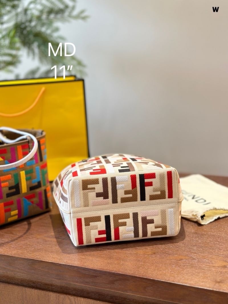 FENDI Small Roll shopper Bag / Fendi Bucket Bag @Chinese Valentine’s Day Limited Edition shopper กระเป๋าทรงบัคเก็ต ดีไซส์สวยหลากสี ในเทศกาลจีนวาเลนไทน์ โดดเด่นด้วยลายนูน FF เป็นเอกลักษณ์ที่ปักด้วยเส้นด้ายหลากสี