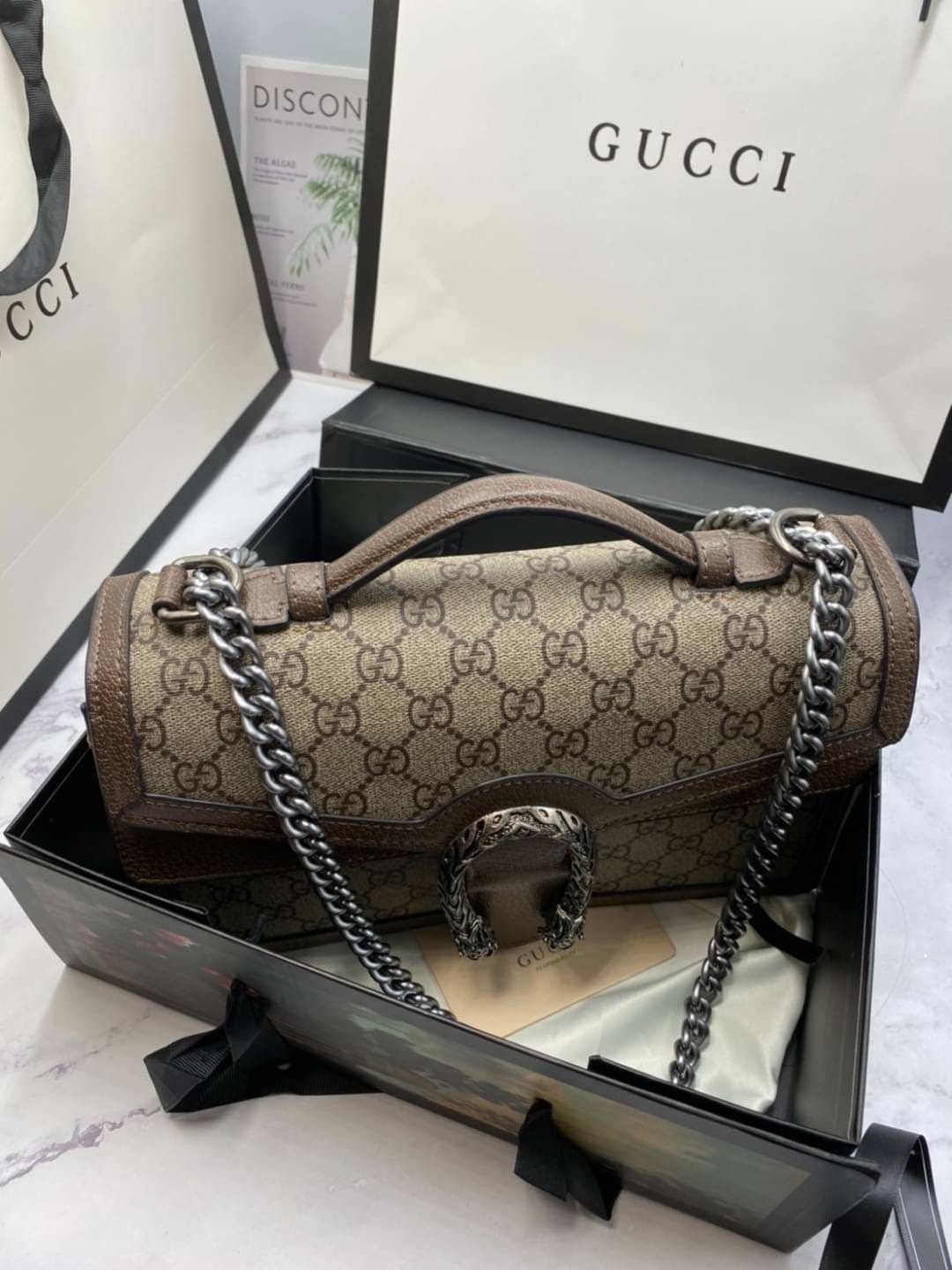 GUCCI Dionysus GG Top Handle Bag กระเป๋าสะพายไหล่ พร้อมหูจับในตัว ดีไซน์ให้ใช้งาน และพกพาได้สะดวกขึ้น ดึงดูดและสะกดสายตา รุ่นหายาก ที่สาวๆตามล่า!!