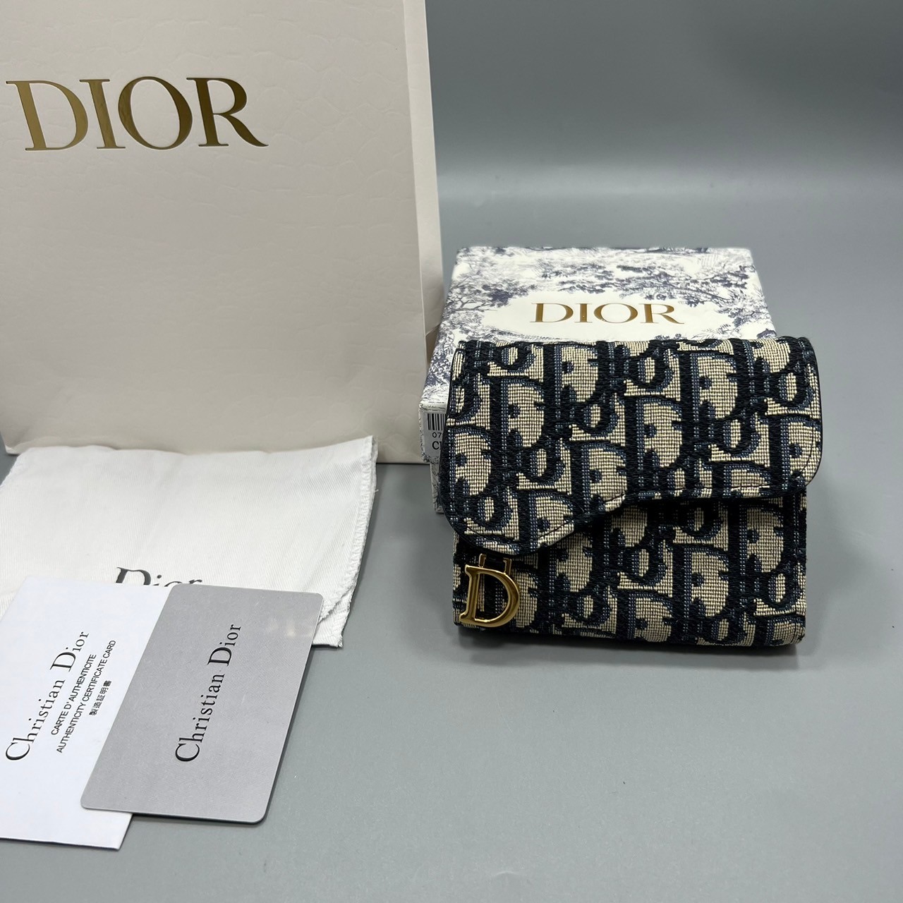 TopORI DIOR SADDLE LOTUS WALLET Oblique Jacquard / Dior wallet กระเป๋าสตางค์ 3 พับ พร้อมส่ง 2 สี **สินค้าเกรดท็อปออริจินอล 1:1 สลับแท้ งานสวยตามรูป ภาพถ่ายจากงานขายจริง ใช้งานต่างประเทศได้