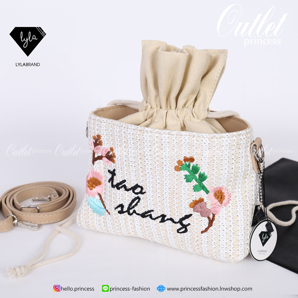 LYLABRAND🔔 WHITE WOVEN WITH LININ🔔 กระเป๋าที่ถือเข้าได้กับแนวหวานๆทุกแนว ไม่ว่าจะใส่เดรสยาว เดรสสั้น แค่หยิบใบนี่มาถือ ก็ทำให้ลุค คอมพลีท ขึ้นมาทันทีค่ะ❤️