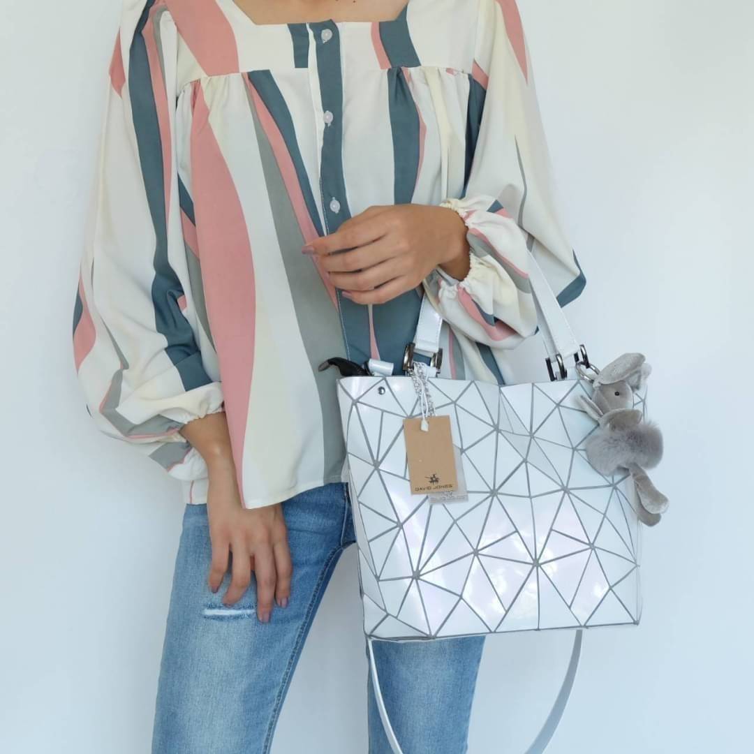 David Jones กระเป๋าสะพายข้างดีไซน์เกร๋มาก สีสวยหรูมาก ขนาดกะลังดีเลย รุ่นขายดี ลาย Limited edition