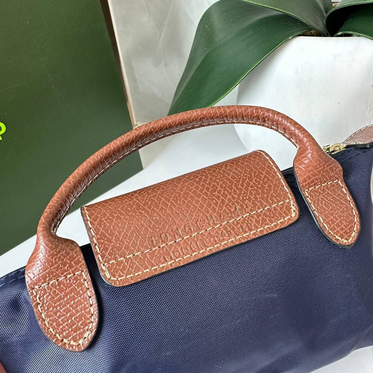LONGCHAMP LE PLIAGE ORIGINAL Pouch with handle กระเป๋าใบเล็กขนาดกระทัดเหมาะกับใส่ของจำเป็นจุกจิก กันน้ำได้ พร้อมส่ง