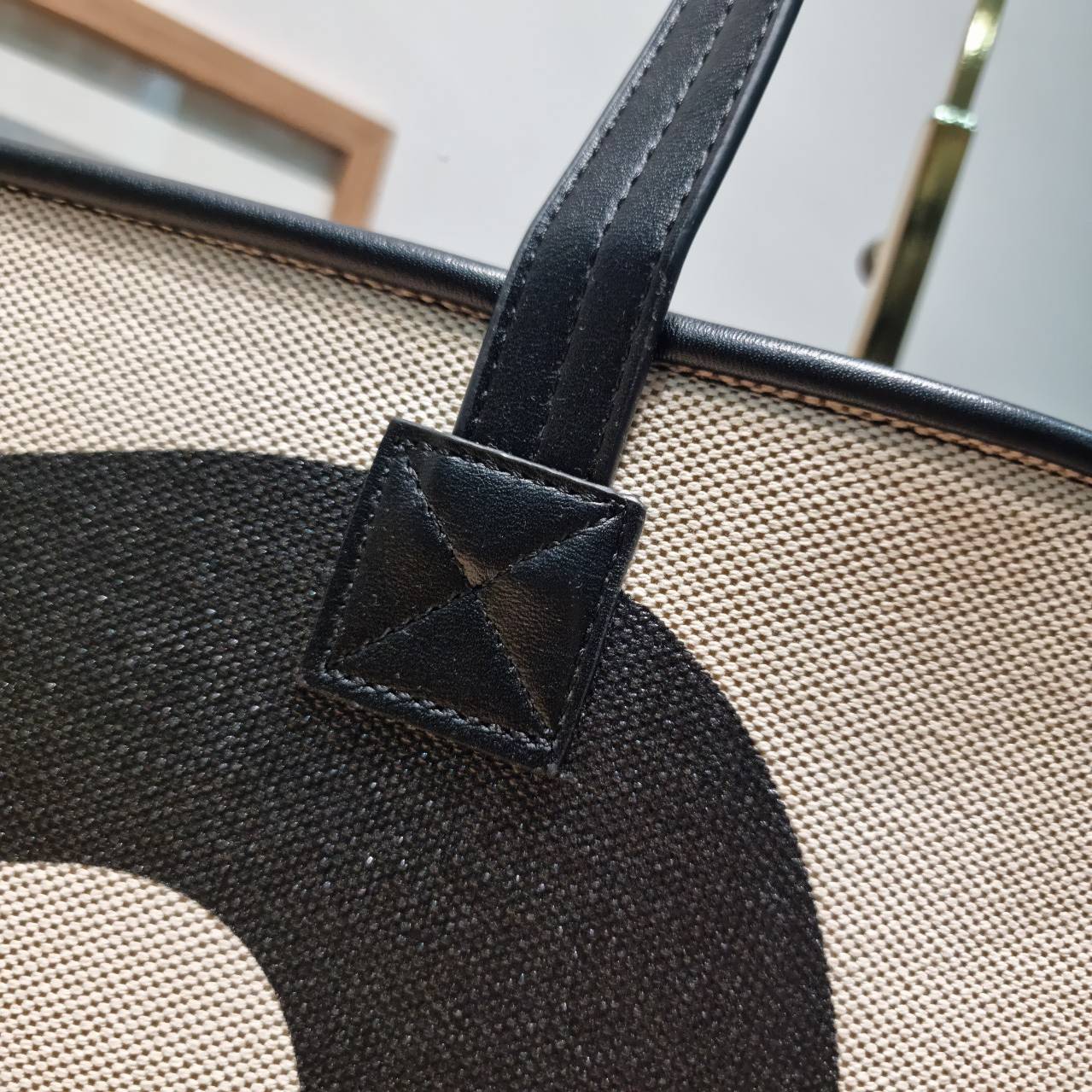 Rally movement tote bag กระเป๋าทรงโท้ท ดีไซน์คลาสสิค เรียบง่ายแต่ดูแพง มีระดับสุดๆ ไอเท็มสุดปัง ออกมาก็ sold out ไวมากๆ รุ่นใหม่และเป็นรุ่นที่ตามหา