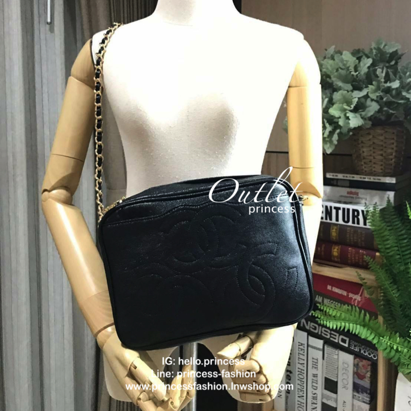 Chanel Shoulder Bag With Chain VIP Gift With Purchase (GWP) รุ่น Limited พรีเมี่ยมกิ้ฟ Chanel Perfume Counter ทรงเหลี่ยมขนาดกำลังดีวัสดุหนังคาเวียร์สวยหรูอยู่ทรง เปิดปิดด้วยซิปหัวซิปแบรนด์ ด้านหน้าปั้มโลโก้แบรนด์ ภายในมีโลโก้และช่องซิป ใส่กระเป๋าสตางค์ใบย