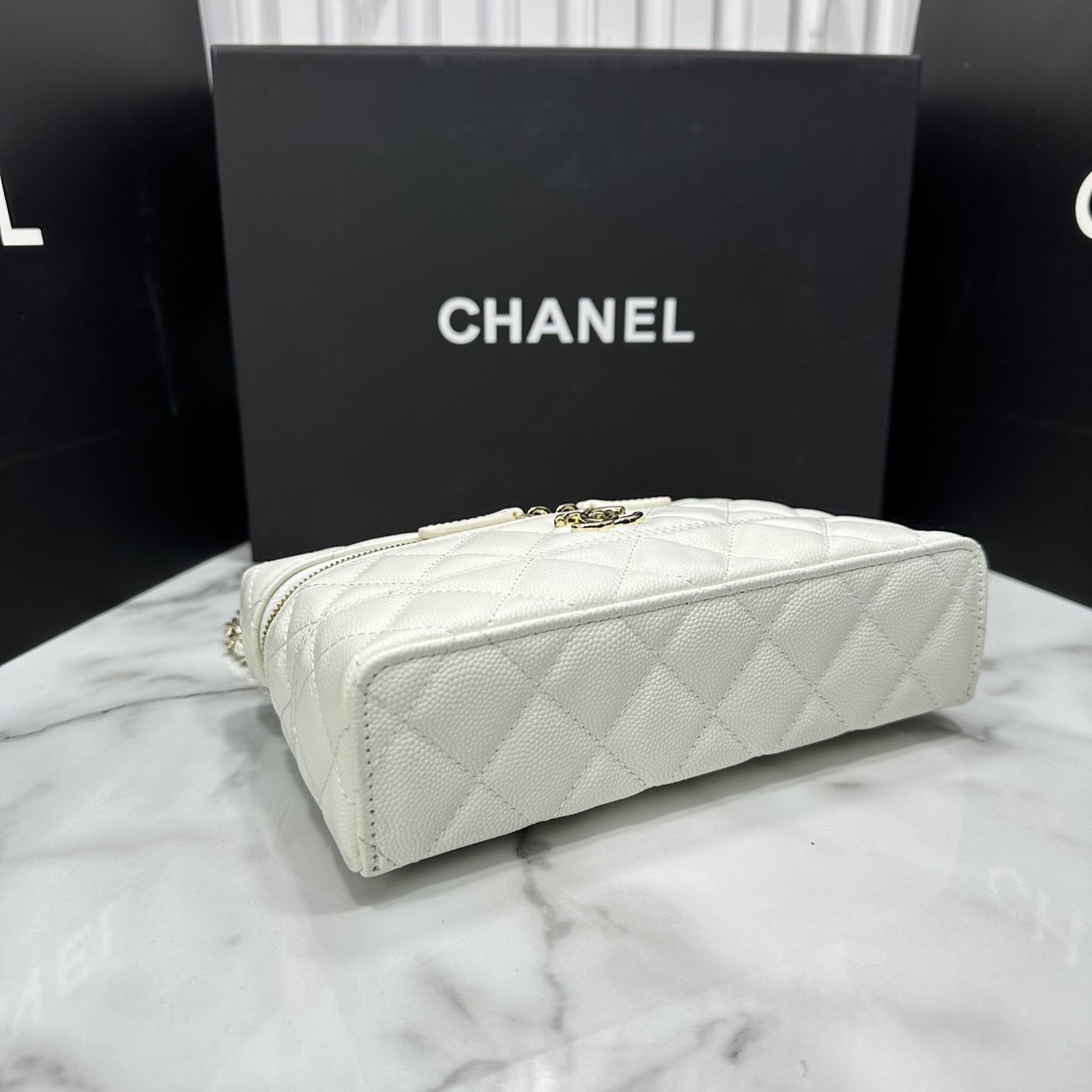 ORI หนังแท้ | CHANEL Long vanity with chain กระเป๋าสะพายรุ่นวานิตี้รุ่นใหม่ล่าสุด ดีไซน์ใหม่รูปทรงคลาสสิค หูจับแต่งโลโก้สวยหรู สายสะพายข้างเป็นโซ่ถอดได้