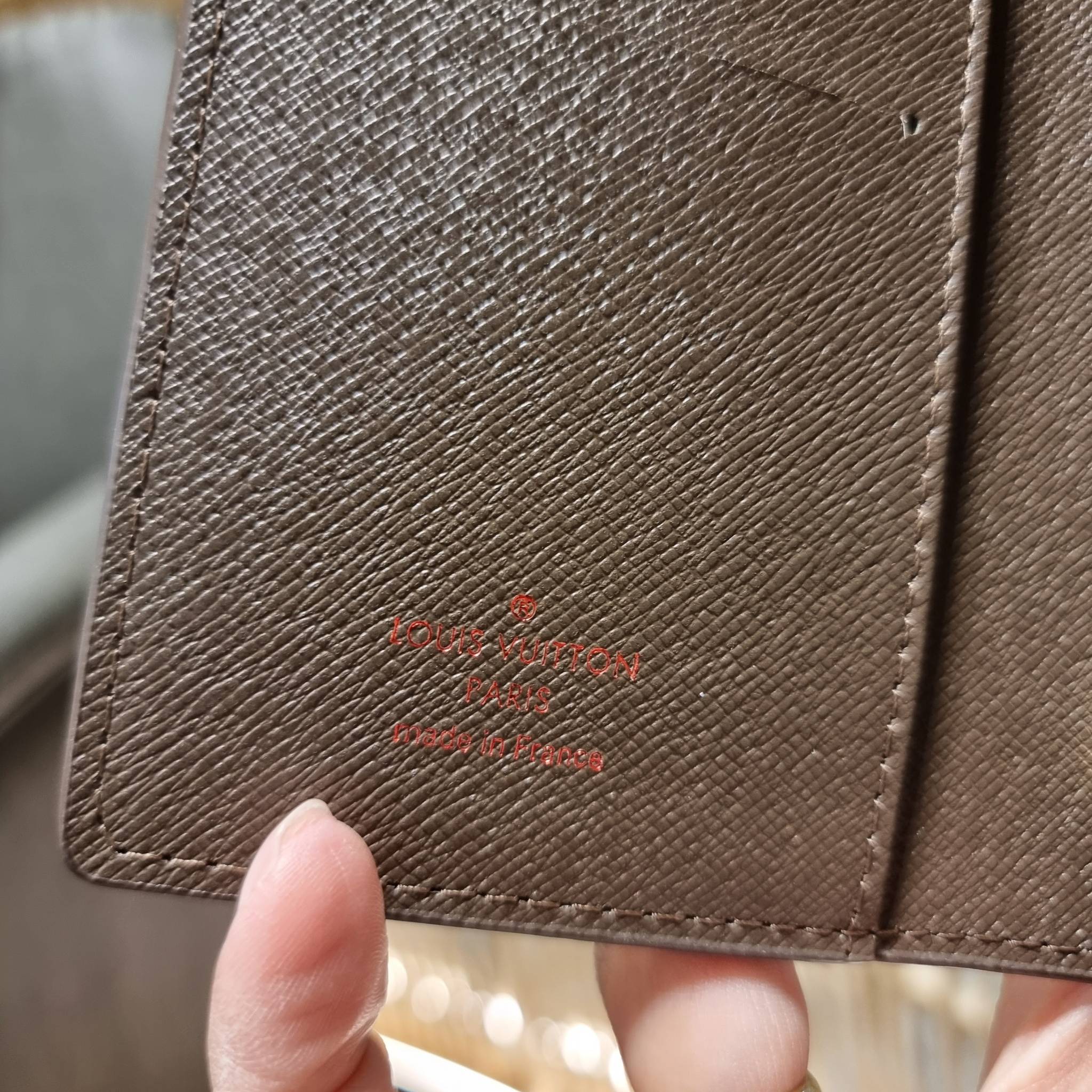 VIP 】ได้เวลาเปลี่ยนกระเป๋าสตางค์รับทรัพย์กันแล้ว!! LV vip wallet กระเป๋าสตางค์พรีเมี่ยมกิ๊ฟ เป็นไอเท็มหายาก ที่สาวๆต้องว้าว!! ใบยาวขนาดกำลังเหมาะมือ ถือแล้วขับผิวทุกสี วัสดุหนังแคนวาส ทนทาน เปิด-ปิดด้วยกระดุม ภายในมีช่องใส่บัตรเยอะมาก แบ่งสัดส่วนสวย ใส่ธน