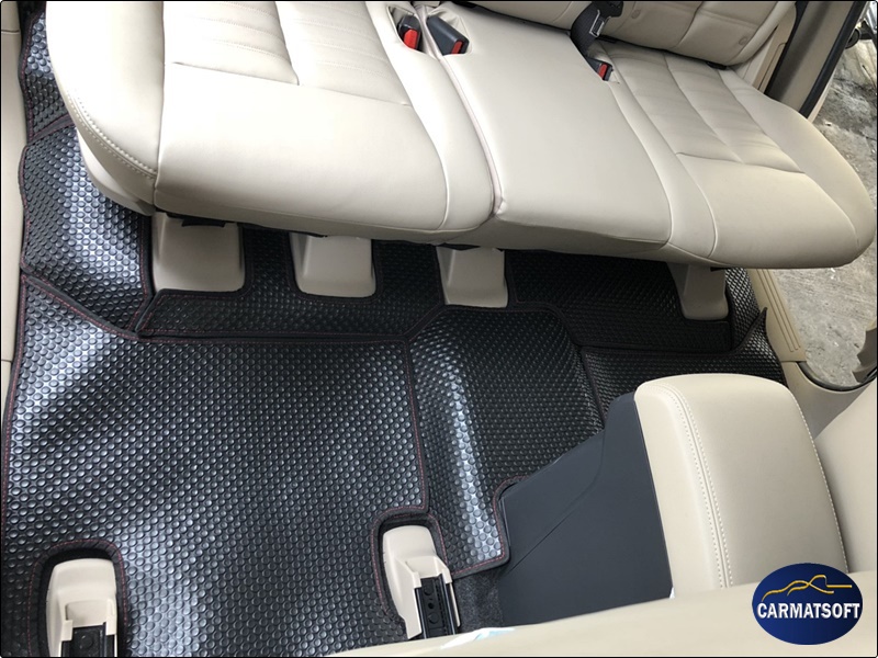 ยางปูพื้นรถยนต์ISUZU MU-X 2014-2019 รุ่น MINI MAT พรมกระดุมเม็ดเล็กpvc สีดำด้ายแดง+ปิดเบาะลายหนัง2เเถว เต็มคัน