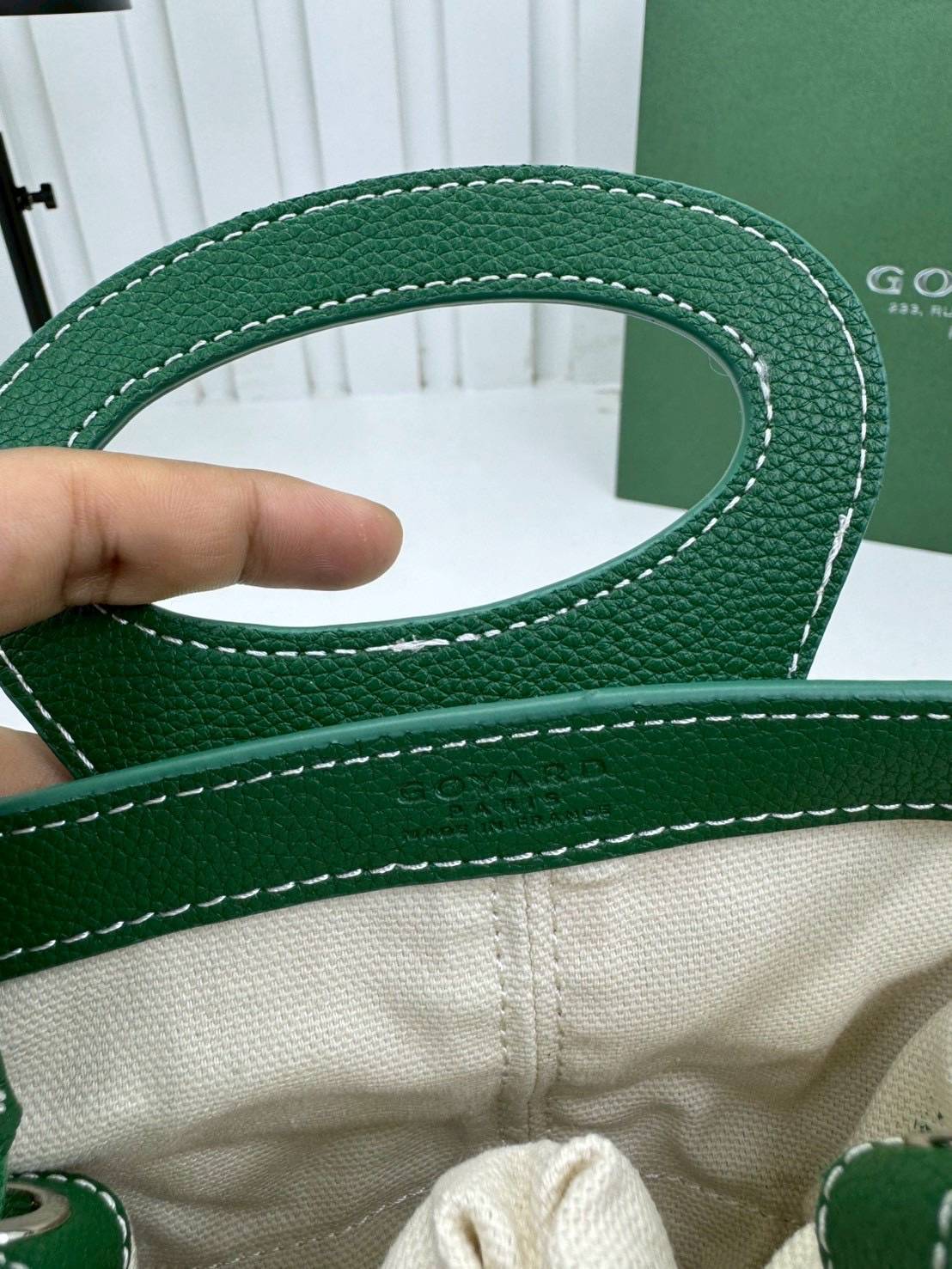 ORI หนังแท้ | Goyard Beluga Mini Bag กระเป๋าสะพายทรงบัคเก็ต พร้อมหูจับในตัว สะดวกใช้งาน ด้านในเป็นผ้าดีไซน์ผูก เพิ่มความน่ารักน่าใช้ สวยมากค่ะ