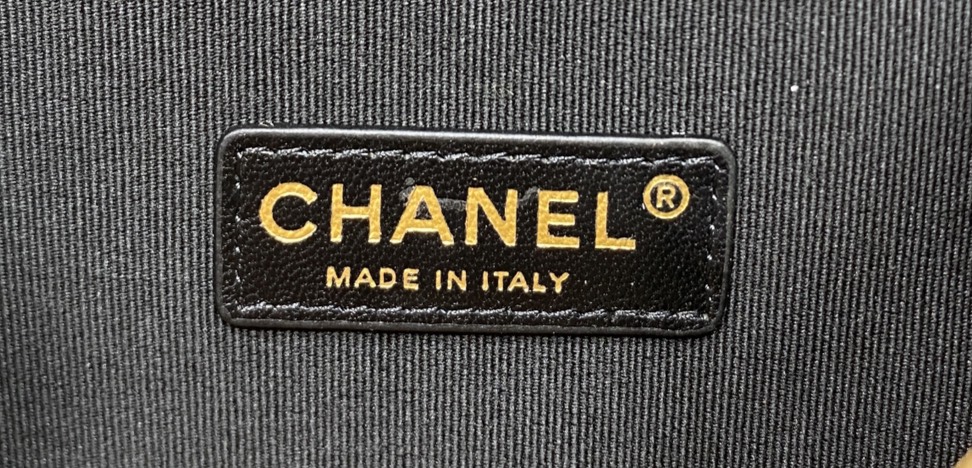 ORI หนังแท้ | CHANEL Shopping Bag 25A Suede Bag กระเป๋าสะพายทรงโท้ท ดีไซน์ใหม่หนังกำมะหยี่โทนน้ำตาล ใช้งานง่าย สวยหรูดูแพง ฐานหนังแท้สีดำตัดอย่างลงตัว