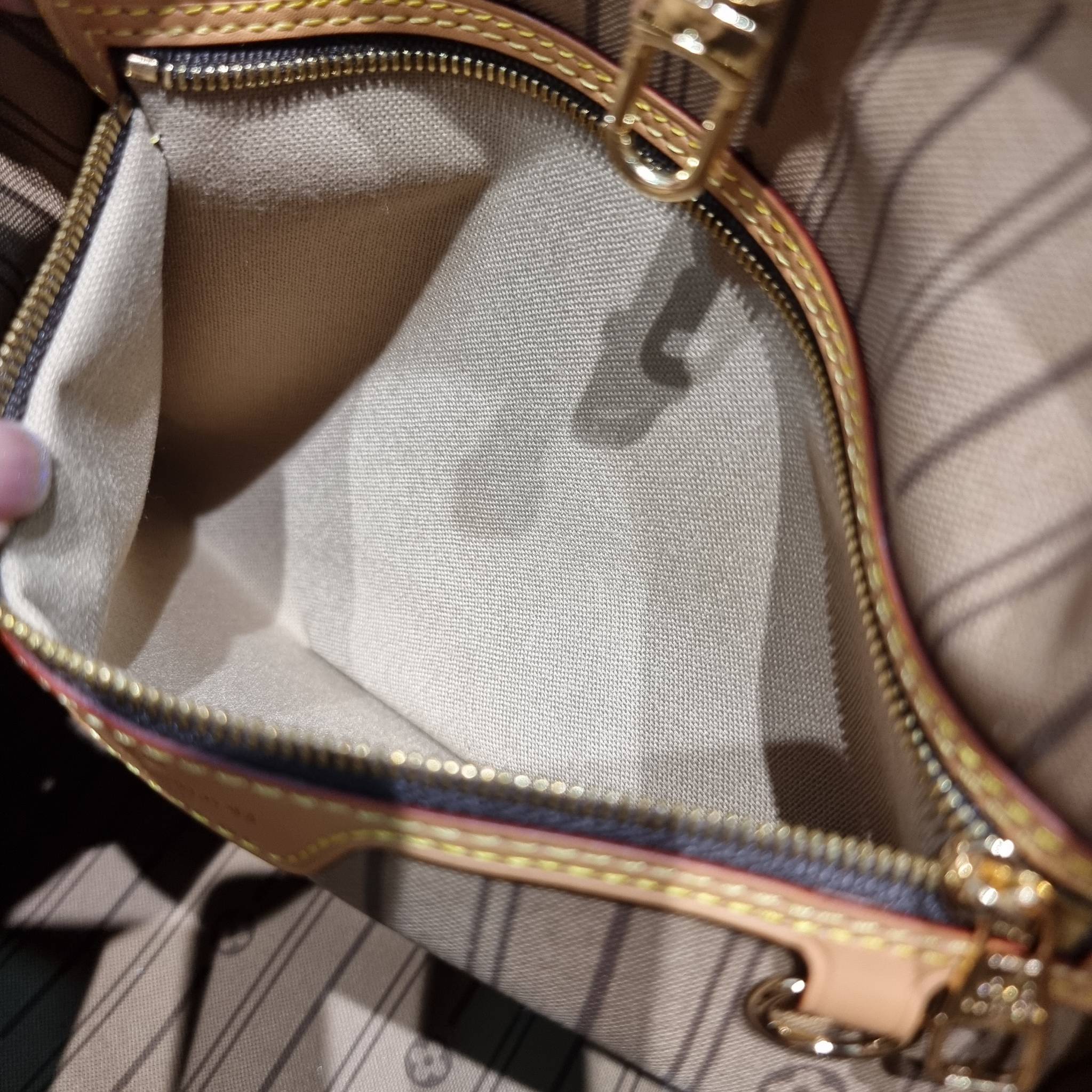 LV delightful bag / LV CARRYALL Monogram Canvas / LV Shopping Bag กระเป๋าทรงโท้ทใบใหญ่ ขนาดจุได้แบบล้นๆ รอบนี้จัดใบลูกมาให้อีก พิเศษที่สุด!! สมใจใครที่มองหากระเป๋าใบโปรด มีตะขอเกี่ยวที่ปากกระเป๋า และยังมาพร้อมสายสะพาย 2 แบบ