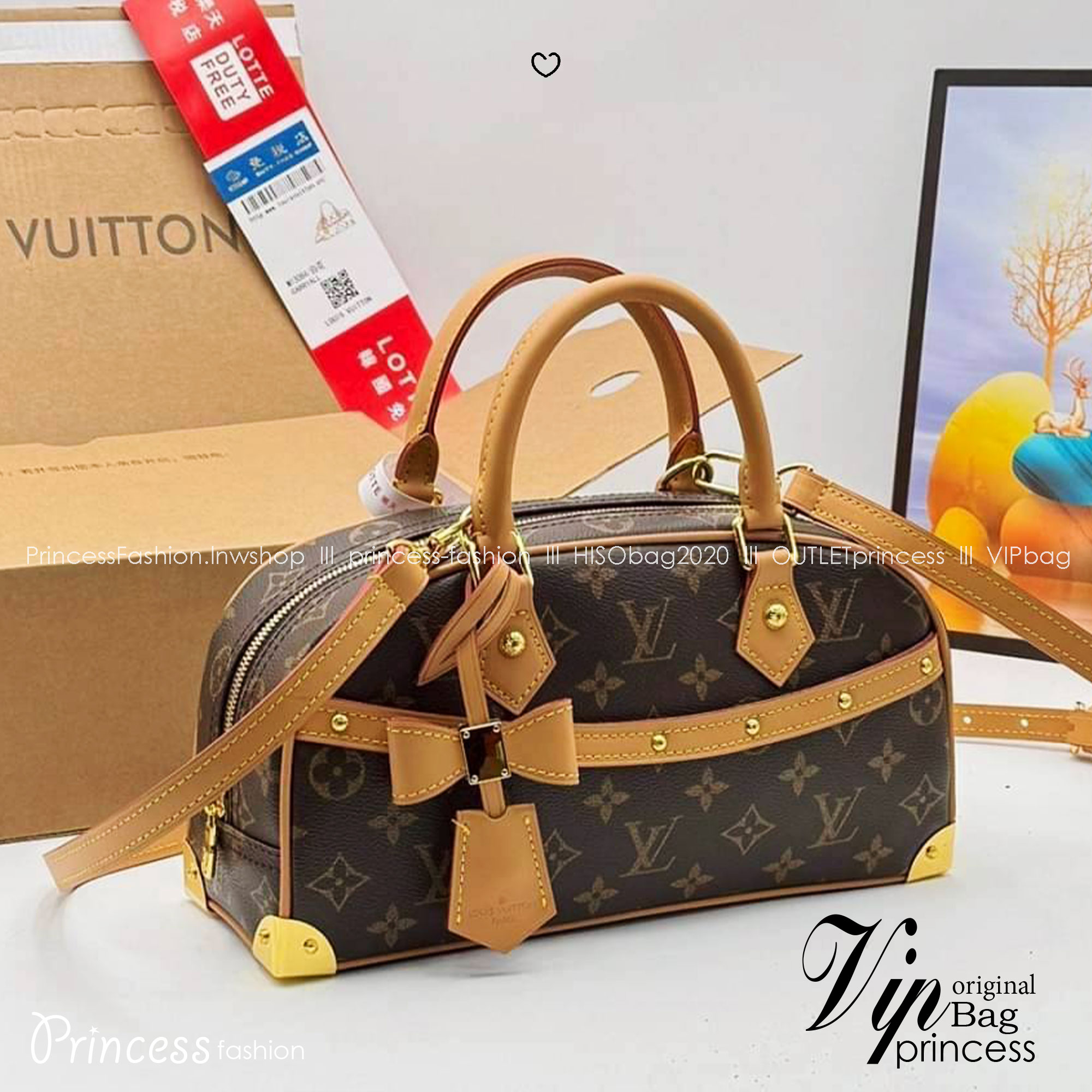 LV x TM Handbag East West Murakami กระเป๋าทรงโท้ทรุ่นท็อปฮิต กับดีไซน์ใหม่ต้อนรับฤดูร้อน โดดเด่นด้วยการตกแต่งลายพิมพ์ โทนสีสดใสสะดุดตา มาพร้อมพวงหนังห้อยรูปโบว์และแท็กปั้มแบรนด์ จับในตัวพร้อมสายสะพายข้าง รูปทรงสวยตลอดกาล