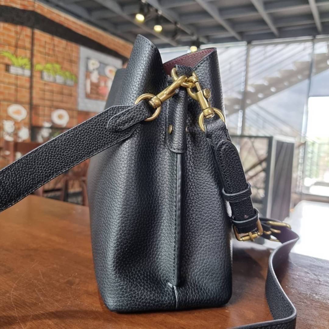 COACH WILLOW SHOULDER BAG ((C2745//C2590//C2621)) พร้อมส่งที่ไทย รุ่นแนะนำค่ะ🔥🔥 🔺กระเป๋าหิ้ว//คล้องไหล่//สะพายข้าง สุดคุ้ม! หนังแท้ชั้นดี ได้ไปหลงรักแน่นอนค่ะ หนังสวยมากๆ😘 🔺ตัวกระเป๋าแบ่งเป็นสองช่องหลัก ด้านนึงเป็นแ