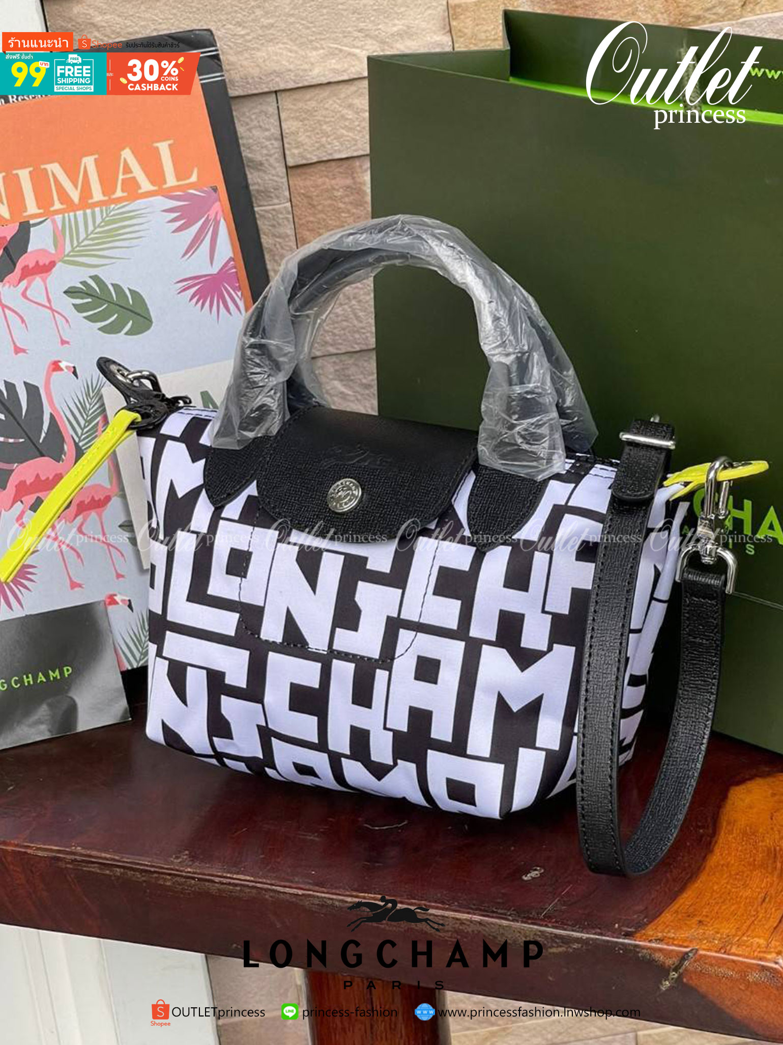 LONGCHAMP LE PLIAGE COLLECTION TOP HANDLE BAG XS พบกับคอลเลคชั่นใหม่ล่าสุด มีดีไซน์ที่เรียบหรูและคลาสสิก แฝงด้วยลูกเล่นแบบเฟมินีน แถมยังมีน้ำหนักเบาอย่างไม่น่าเชื่อ มาพร้อมกับหูจับกระเป๋าคู่และฝาปิดแบบกระดุม กระเป๋าถือใบนี้สามารถใช้ถือแบบทั่วไป มีสายสะพาย