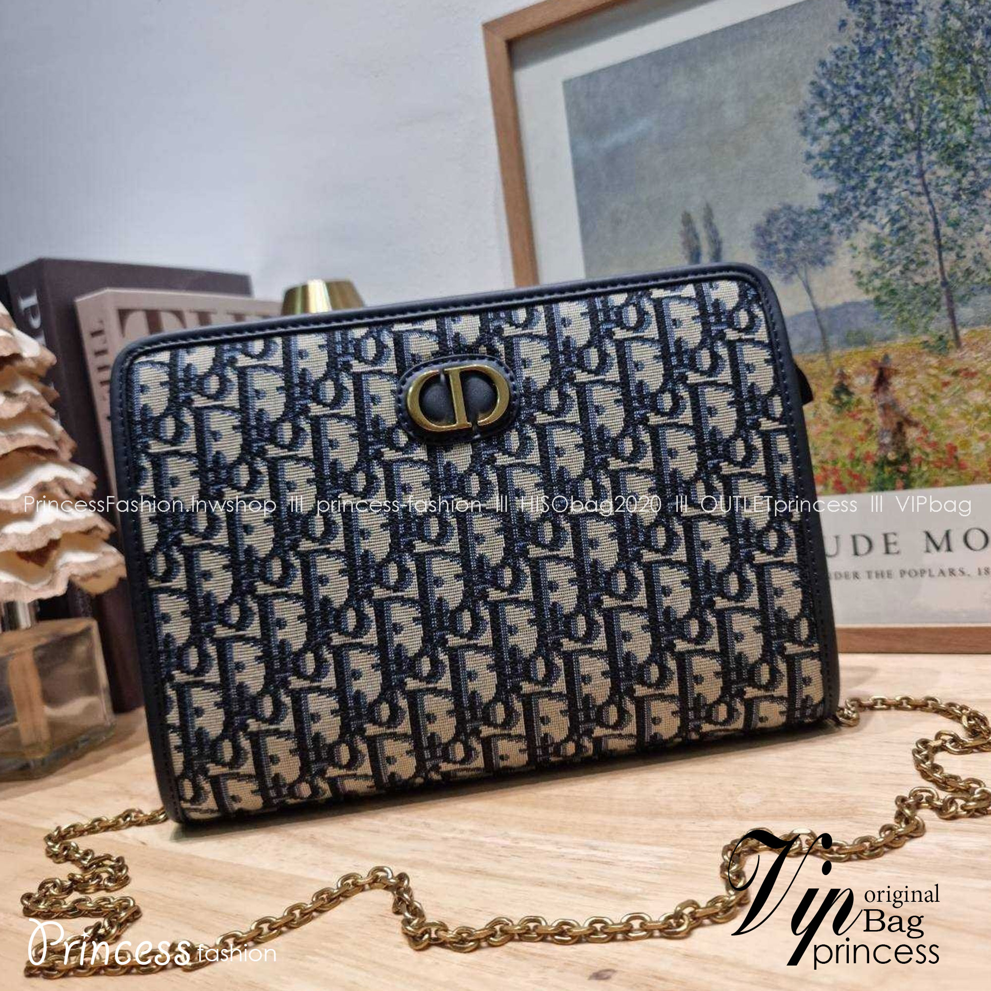 CD 30 MONTAIGNE DEA POUCH Dior Oblique กระเป๋าทรงพอชสุดชิค ที่มีทั้งความหรูหราและสปอร์ตในตัว พกพาง่าย ใช้งานสะดวก