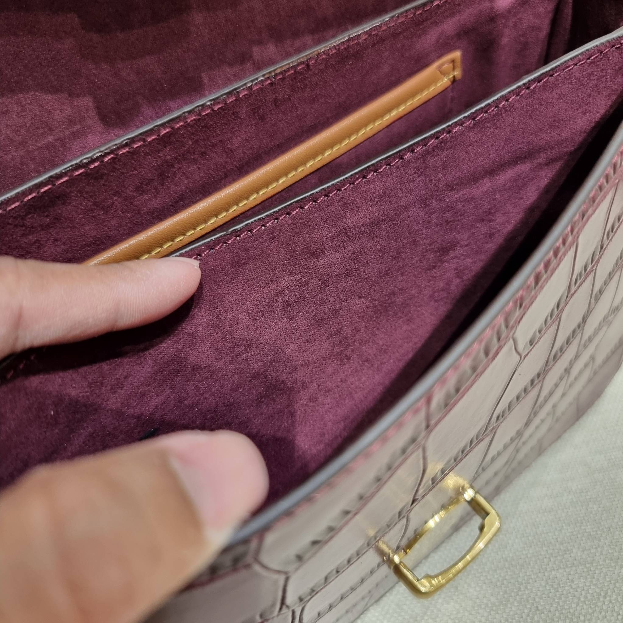 OUTLET 】COACH STUDIO SHOULDER BAG IN SIGNATURE CANVAS (C6639 C6640) สีใหม่รับความเฮง กับคอลเลคชั่นใหม่สุดอีกหนึ่ง!! มาแบบเลิศๆหรูๆมากแม่ กระเป๋าสะพายข้างลุคไฮน์ ที่ดีไซน์ออกมาได้ปัง และดูแพงมากๆ ด้วยดีเทลคลาสสิคผสานความเป็นเอกลักษณ์ เรียบง่ายแต่แฝงความมีด