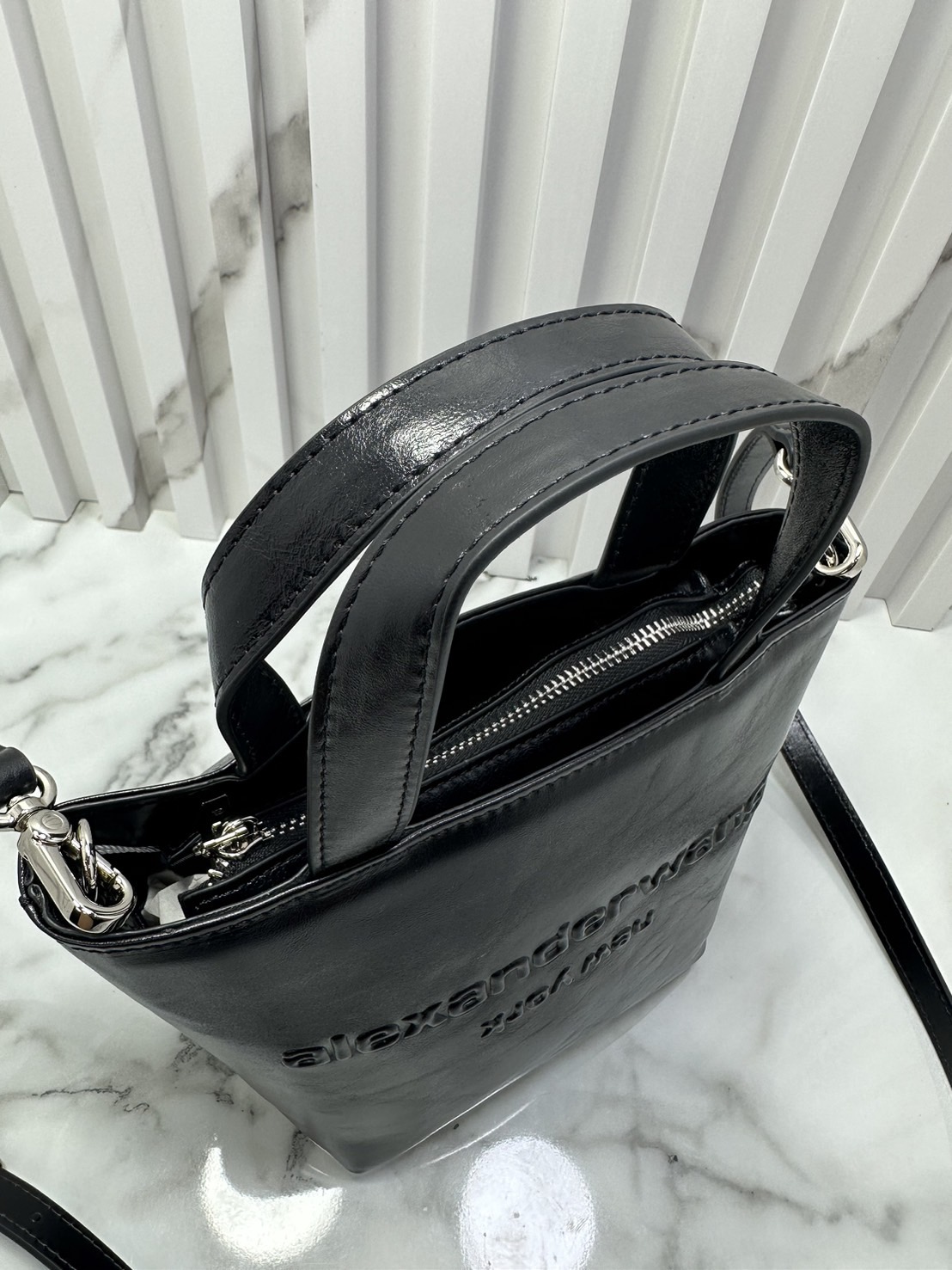 ALEXANDER WANG Punch Mini Tote Bag in Crackle Patent Leather กระเป๋าทรงโท้ท งานหนังลายยับเต็มใบ เกรดออริ 1:1 ใช้งานต่างประเทศได้