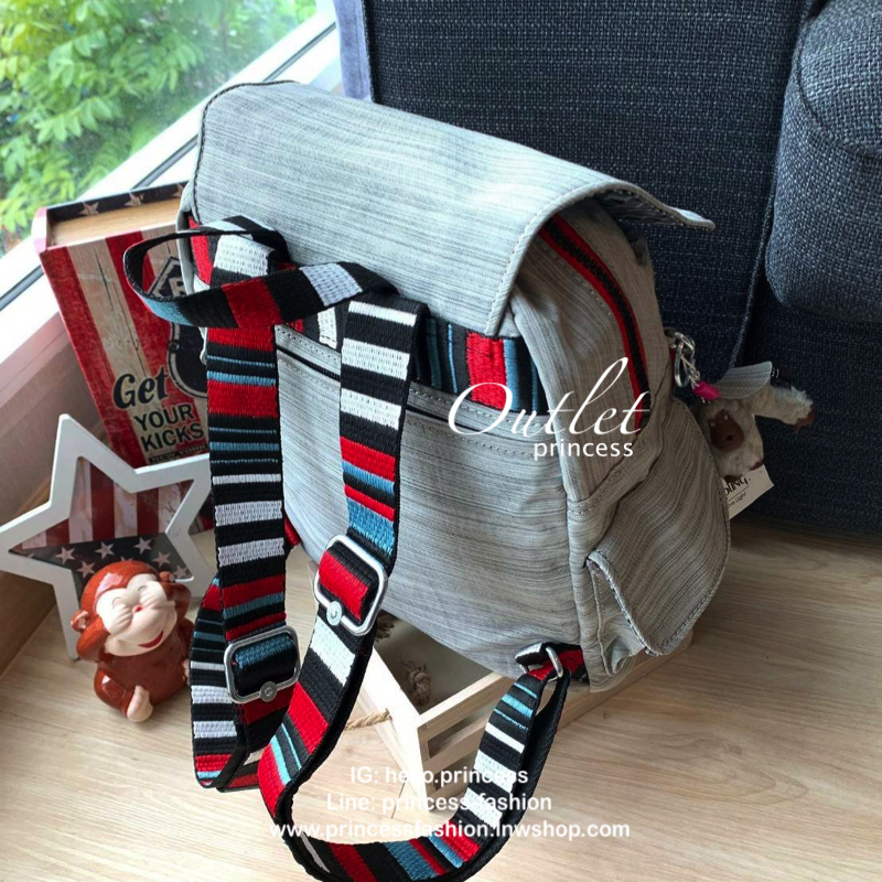 Kipling City Pack S K14275มาพร้อมดีไซน์ทันสมัย ใช้งานได้อย่างคล่องตัว ด้วยสีและลายสุดคลาสสิก โดดเด่นด้วยพื้นที่ภายในและช่องต่างๆ ที่ให้คุณจัดเก็บของสำคัญได้อย่างครบถ้วน มีช่องเก็บของสัมภาระหลายขนาดสะดวกใช้งานเลยคร้า!!