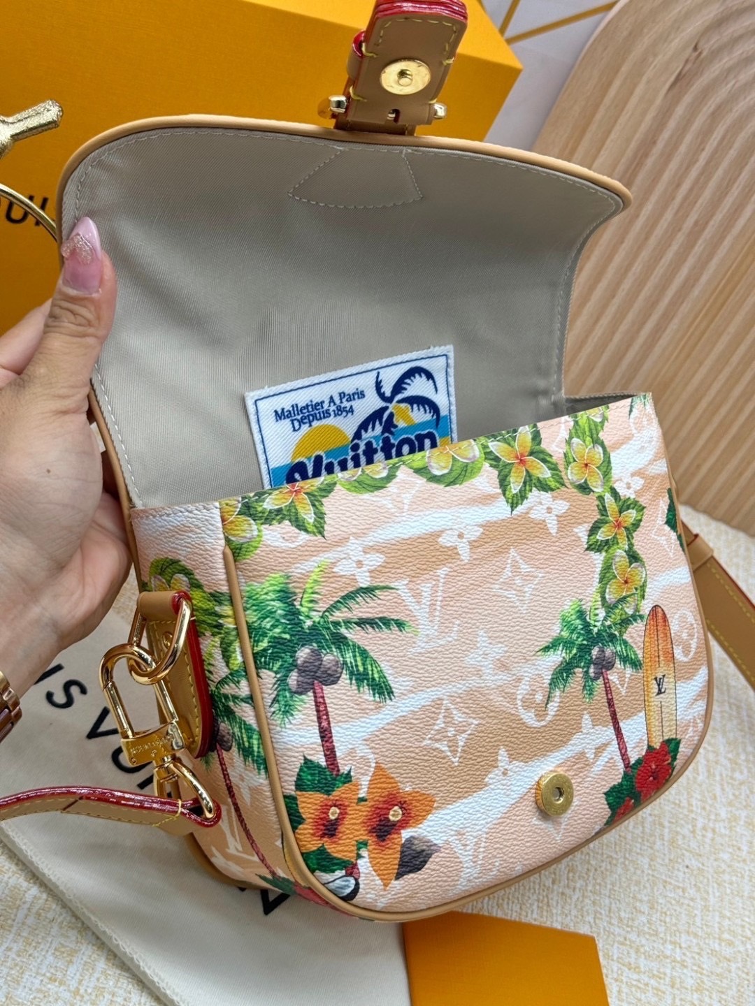 LV Montsouris PM Messenger Bag / LV Limited Bag กระเป๋าสะพายลวดลายฤดูร้อนสวยงาม รุ่นลิมิเต็ดมีจำนวนจำกัด เกรดออริ 1:1 ใช้งานต่างประเทศได้