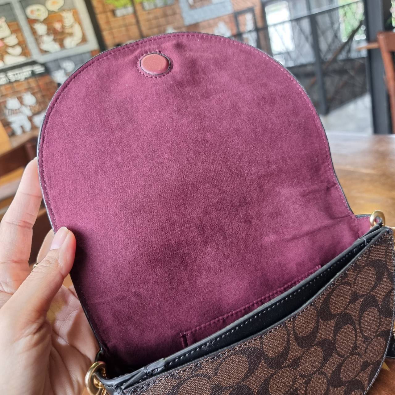 ของแท้ 💯% COACH C1430 ELLEN CROSSBODY IN SIGNATURE CANVAS กระเป๋าสะพายดีไซน์สุดเก๋ ดูดีไม่ซ้ำใคร ทรงสวยลายคลาสสิค วัสดุหนังแคนวาสเคลือบลาย