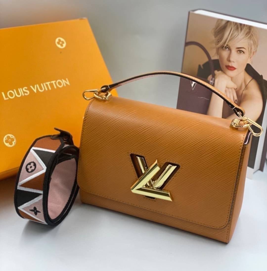 หนังแท้ LOUIS VUITTON Epi Twist Shoulder Bag MM พร้อมส่งที่ไทย เกรดออรินอลงานหนังแท้ทั้งใบ ภาพสินค้าถ่ายจากงานขายจริง ใช้งานต่างประเทศได้