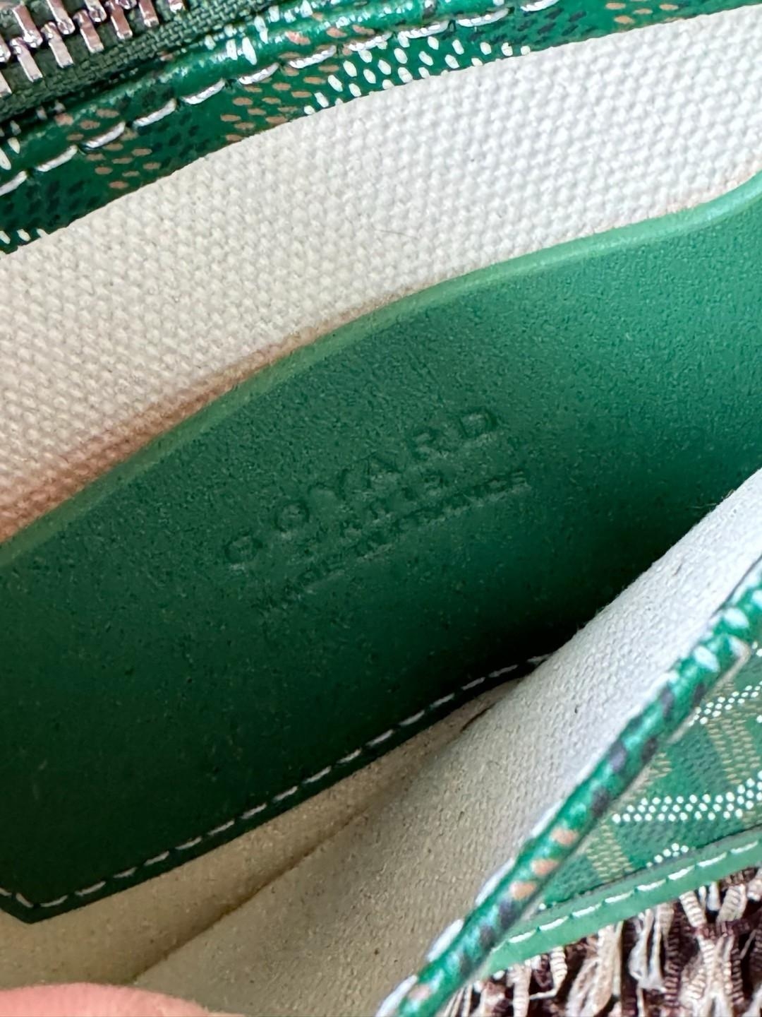 Goyard Plumet Rocket Wallet กระเป๋าสะพายใบเล็กกะทัดรัด ดีไซน์กระเป๋าสตางค์ มีช่องเพียงพอสำหรับใส่ธนบัตร เงินสด เอกสารต่าง ๆ