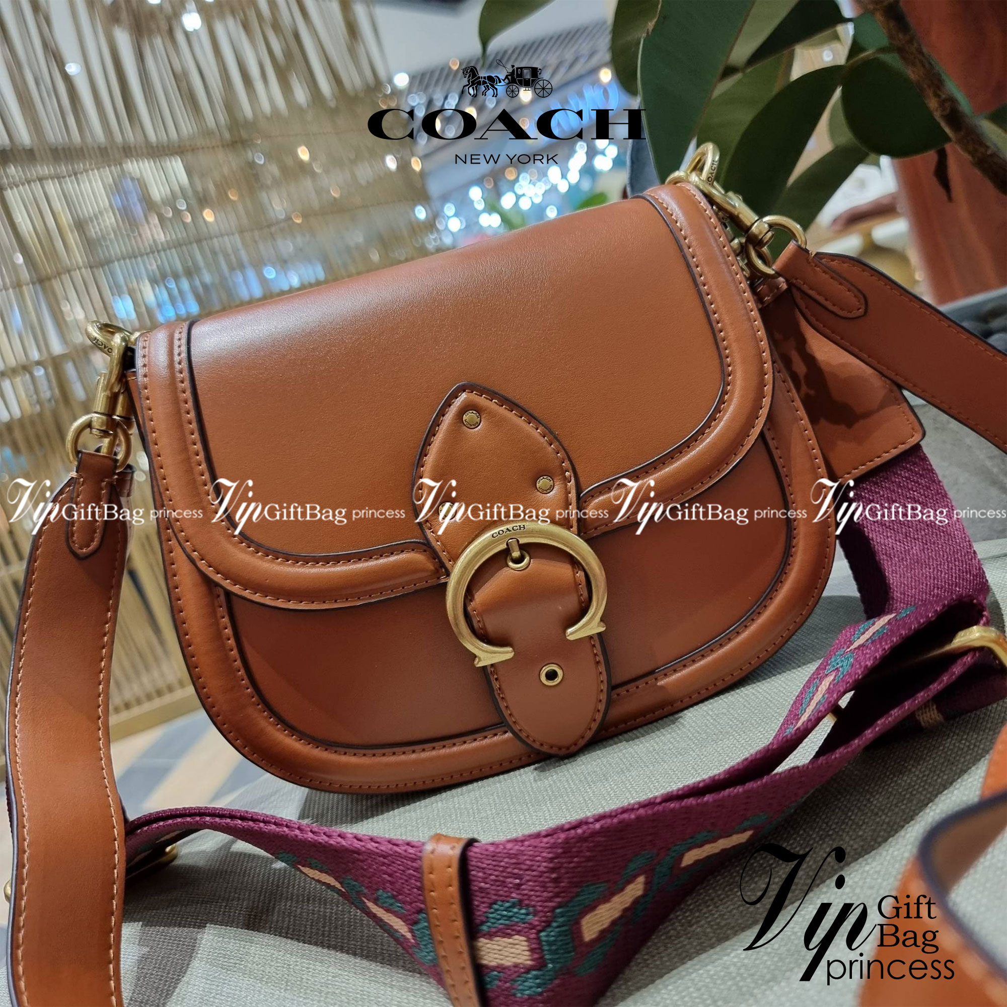 COACH C0749 BEAT SADDLE BAG The best item! ที่สาวๆรอคอย! ฮอตไฟลุก! สีหายาก ละมุนคุณหนู คอลเลคชั่นใหม่ ดีไซน์หรูหรา พิเศษมากๆมาพร้อมสายสะพาย 2 เส้น ใช้คู่กันหรือแยกสะพายก็สวยครบสูตร กระเป๋าสะพายทรง saddle คลาสสิค วัสดุหนัง glove-tanned ทนทาน เปิด-ปิดด้วยกร