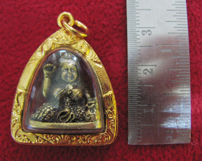 นางกวักท้วมเนื้อทองเหลืองเลี่ยมทองไมครอนพร้อมใบคาถาค่ะ