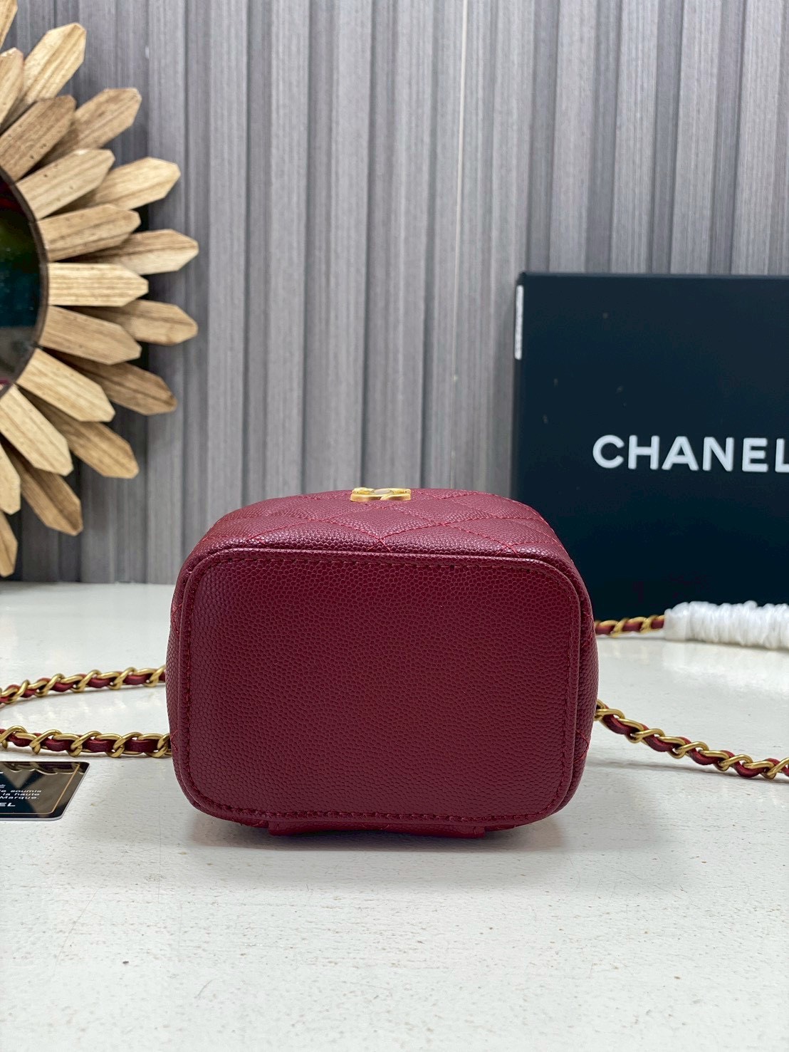 ORI หนังแท้ | Chanel Small Vanity with Chain กระเป๋าสะพายทรงวานิตี้ใบเล็กน่ารัก ดีไซน์เรียบหรู ใส่เครื่องสำอางค์หรือของใช้จุกจิกได้