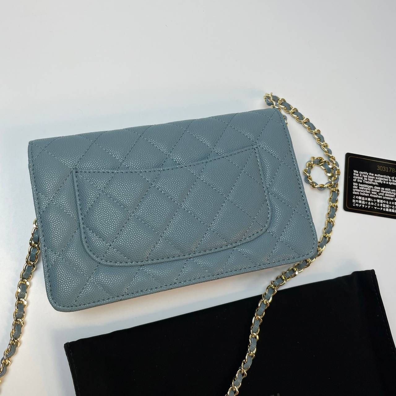 VIP 】หนังแท้ CHANEL WOC style โทนสีพาสเทล กระเป๋าสะพายทรงสวยตลอดกาล วัสดุหนังลายคาเวียร์ เนื้อนุ่ม อยู่ทรงคุณภาพดีตามแบบฉบับของแบรนด์ น้ำหนักเบา ด้านหน้ามีโลโก้แบรนด์อะไหล่หรู มีช่องใส่บัตร ใส่ของจุกจิก เปิดปิดด้วยฝาปิดกระดุม ซับในหนัง ตัวจริงสวยมากๆถูกใจ