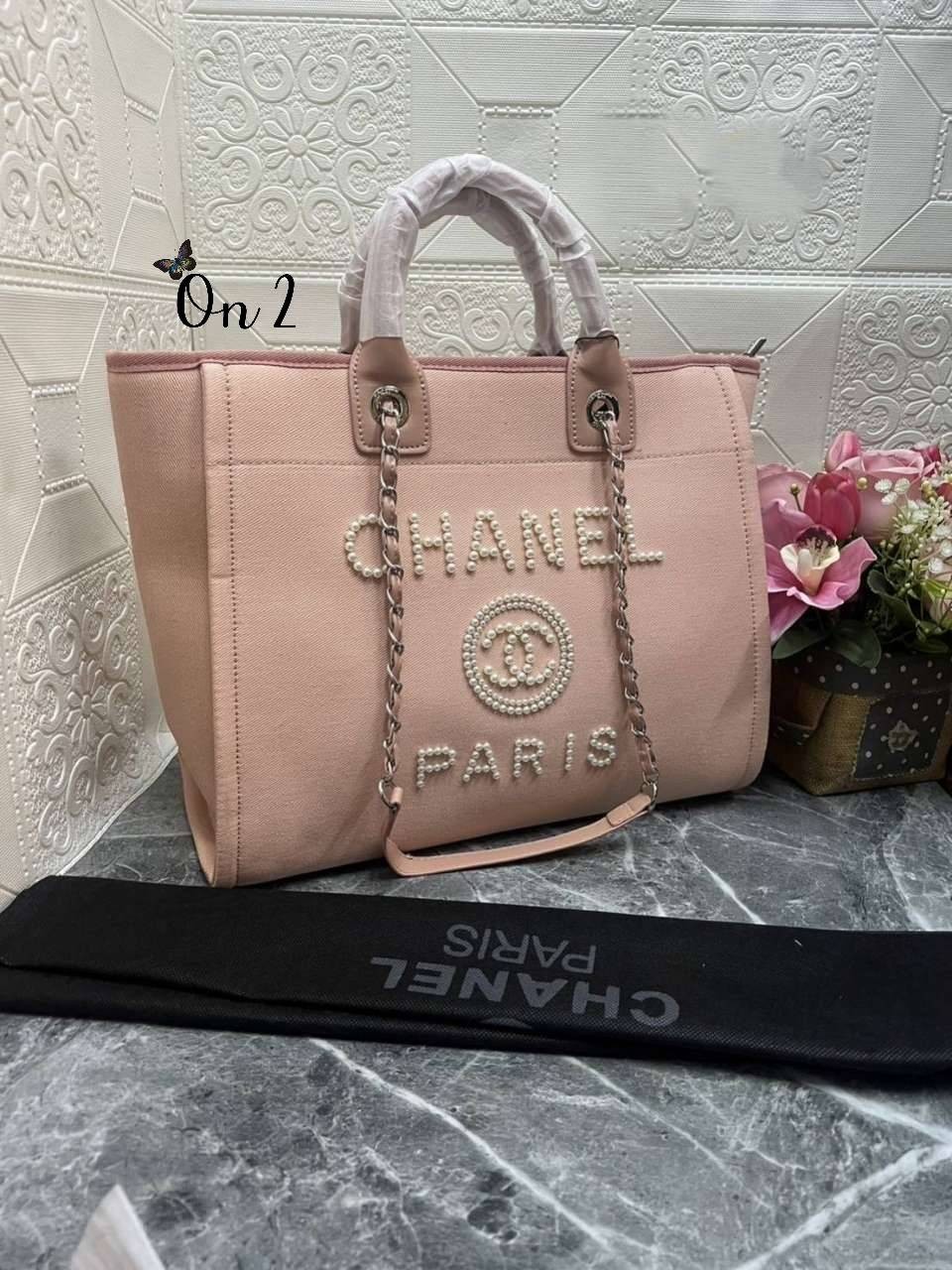 CHANEL Maxi Shopping with Pearl logo / CHANEL DEAUVILLE TOTE / Chanel tote bag หน้าโลโก้ติดหมุดแน่นๆ กระเป๋าทรงโท้ทใบใหญ่ผ้าแคนวาส งานปักหมุดสวยหรูใบใหญ่สไตล์เซเลปค่ะ