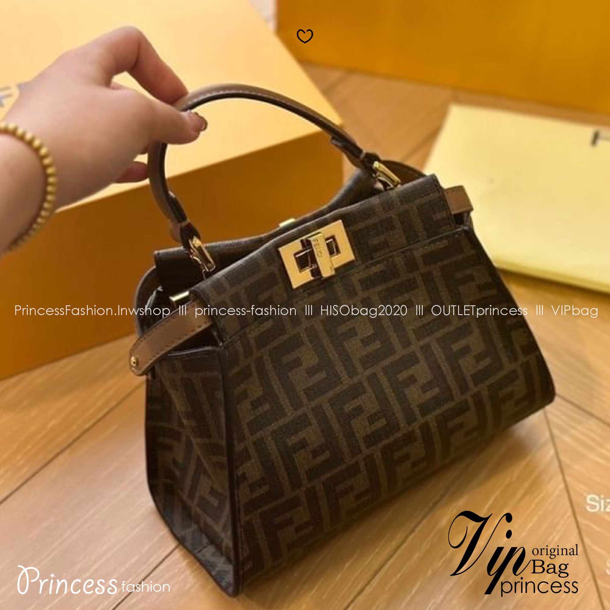 FENDI Peekaboo IseeU Petite canvas ff bag กระเป๋าสะพายหนังแคนวาส ทรงที่เป็นเอกลักษณ์ของแบรนด์ พิมพ์ลายโมโนแกรมเต็มใบ