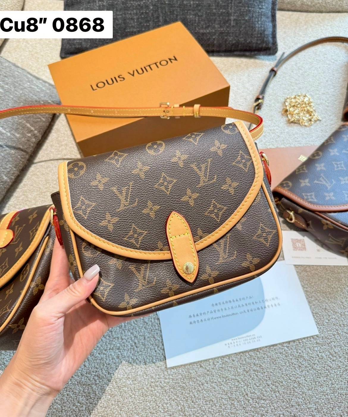 LV Marilyn White Multicolor Monogram Canvas Shoulder Bag สุดคุ้มกับกระเป๋าดีไซน์ใหม่ จัดคู่ดูโอ้ ได้ 2 ใบในราเดียว ปรับใช้งานได้ทั้งคาดเอวหรือสะพายได้ มาพร้อมสายสะพาย 2 แบบ ทั้งสายหนังและสายโซ่ คุ้มยิ่งกว่าอะไรทั้งหมดเลยค่า