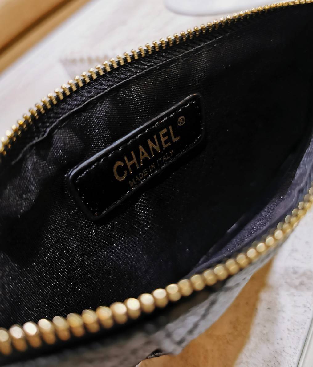 พรีเมี่ยมกิ๊ฟแท้ 100% 】Chanel Clutch Bag Gift With Purchase (GWP) กระเป๋าคลัชหรือกระเป๋าสตางค์ GWP จาก Chanel Cosmetic Counter วัสดุหนังคาเวียร์สวยหรูเปิดปิดด้วยซิปสะดวกใช้